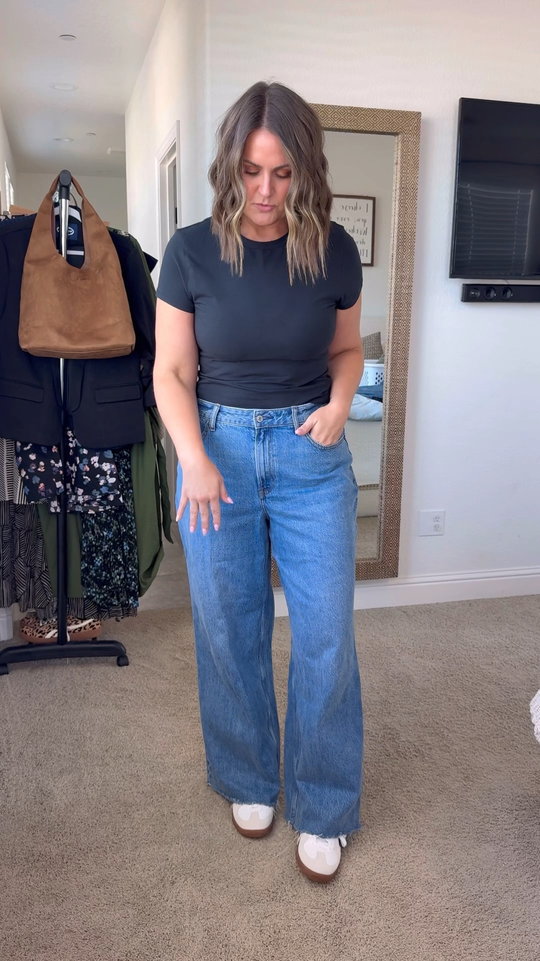 Curve Love High Ride Wide Leg
Abercrombie Jeans try-on

**if you carry your weight in your midsection, do regular fit instead of Curve Love

31R (need Long to wear with boots)
*Im a true size 12 & I’m 5’8
Tshirt, large
Sneakers, 10 (true size)

Midsize, denim haul, closet staples, wide leg jeans

#LTKFindsUnder100 #LTKMidsize #LTKFallSale