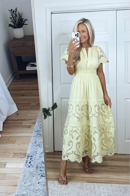 Love the color and style of this yellow maxi dress!🥰 This dress also comes in a couple other colors! Sizing info:
-Dress runs TTS, wearing a size small