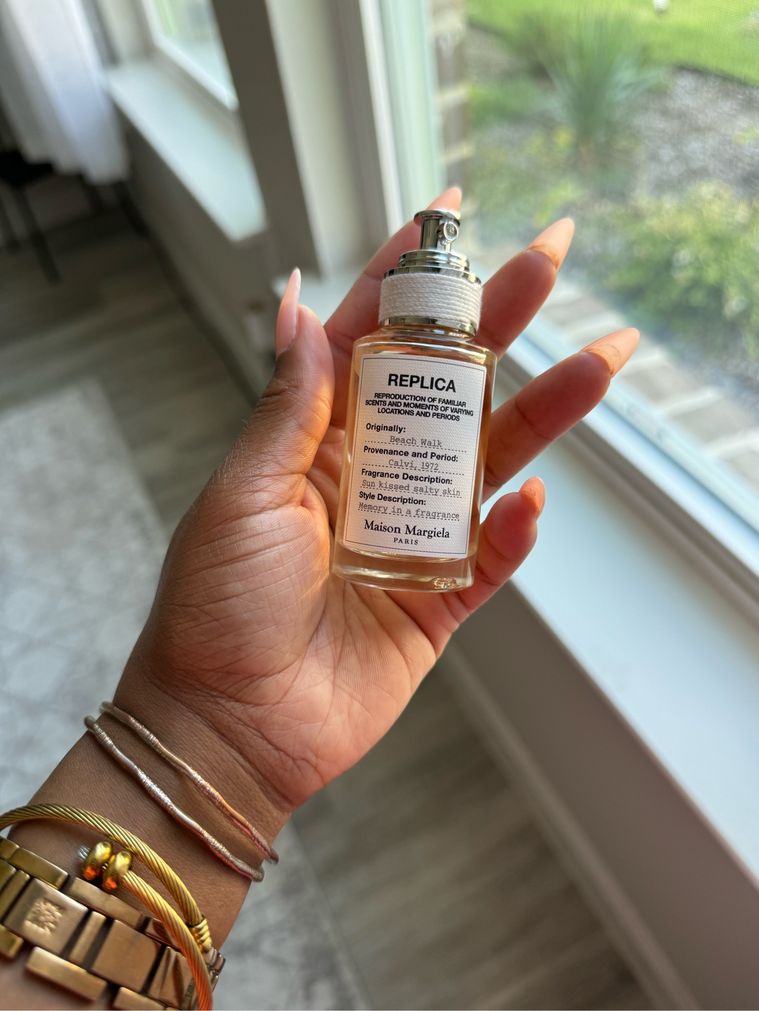 This is literally a vacation in a bottle. This scent smells like a beach resort on the skin! It’s also the perfect size for travel! Love love this fragrance! #maisonmargiela #replicafragrances #beachwalk 