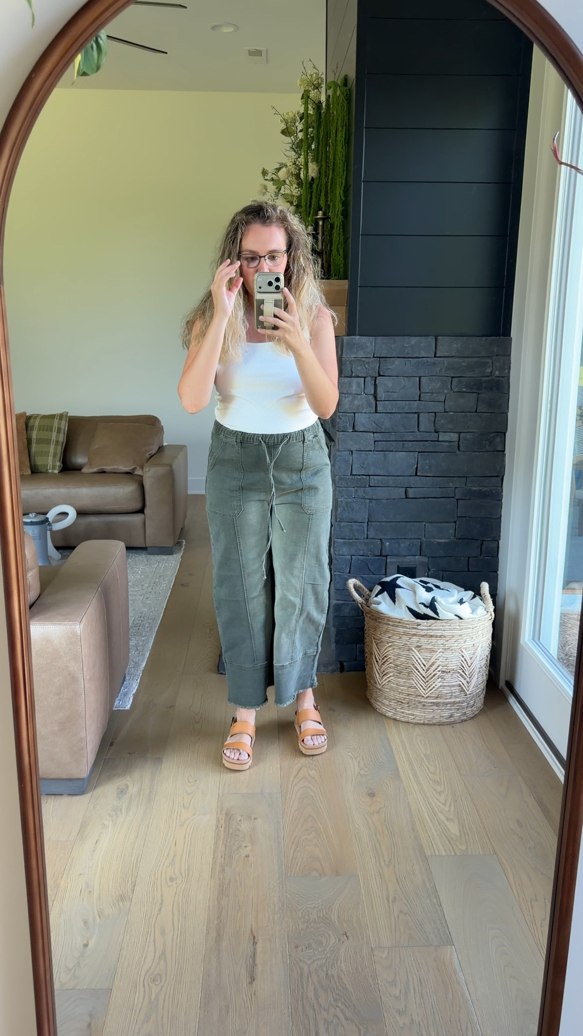 Maternity friendly pants🤍

#LTKmomlife #LTKBump #LTKTravel