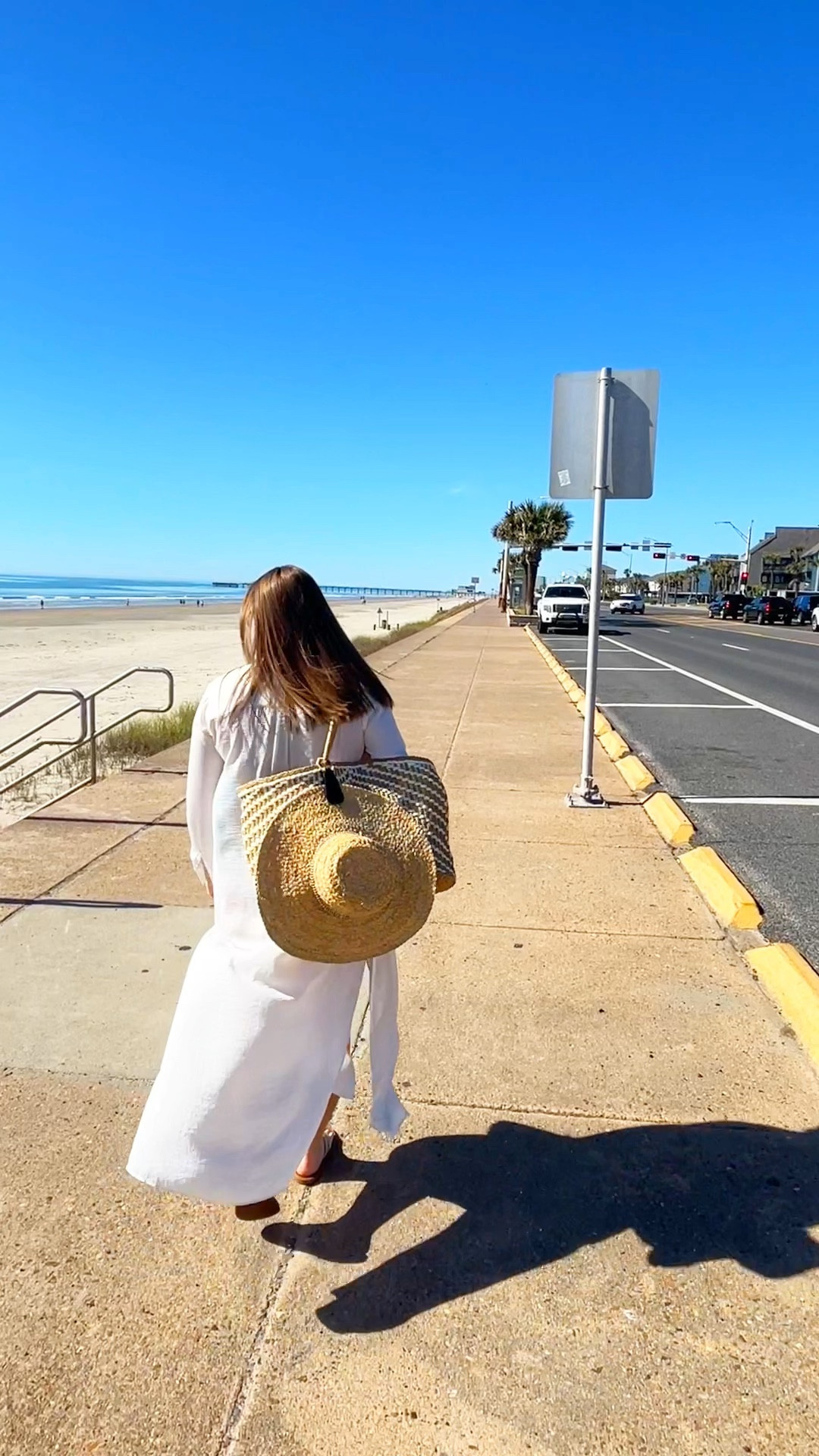 One of my favorite purchases last year- the magnetic hat clip holds your hat for you so YOU can be hands free! 

I’ve been eyeing the newest drop and I think it’s finally time to order the fuchsia option for beach days!

#LTKstyletip #LTKVideo #LTKtravel