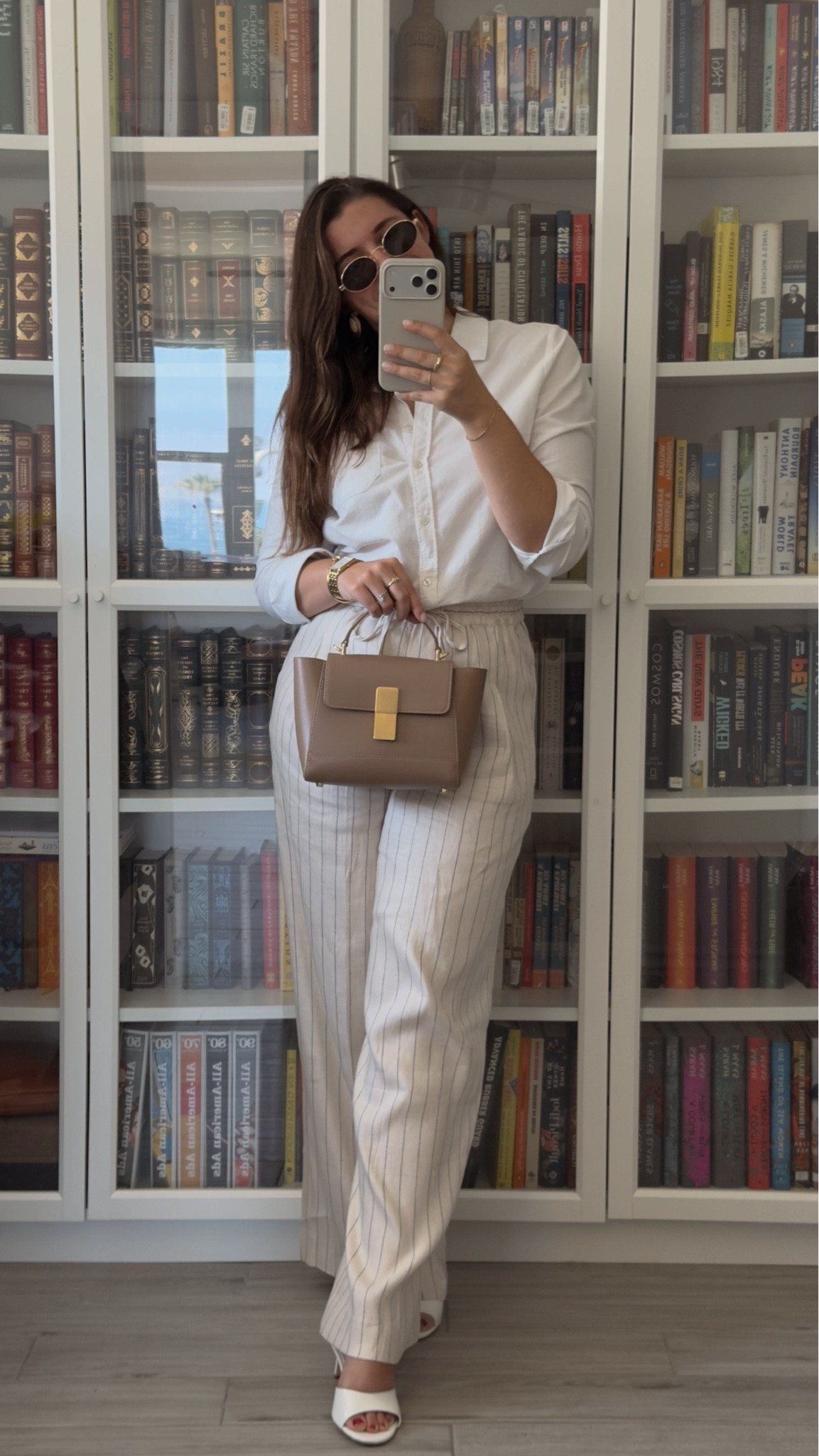 Look du Jour 🤍

Outfit Details:
Shirt: @SEZANE
Pants: @Lysse, wearing size M 
Heels: @Steve Madden US, my usual size 7
Purse: @ATELIERS AUGUSTE, new favorite mini marly 

With Amour, M.
