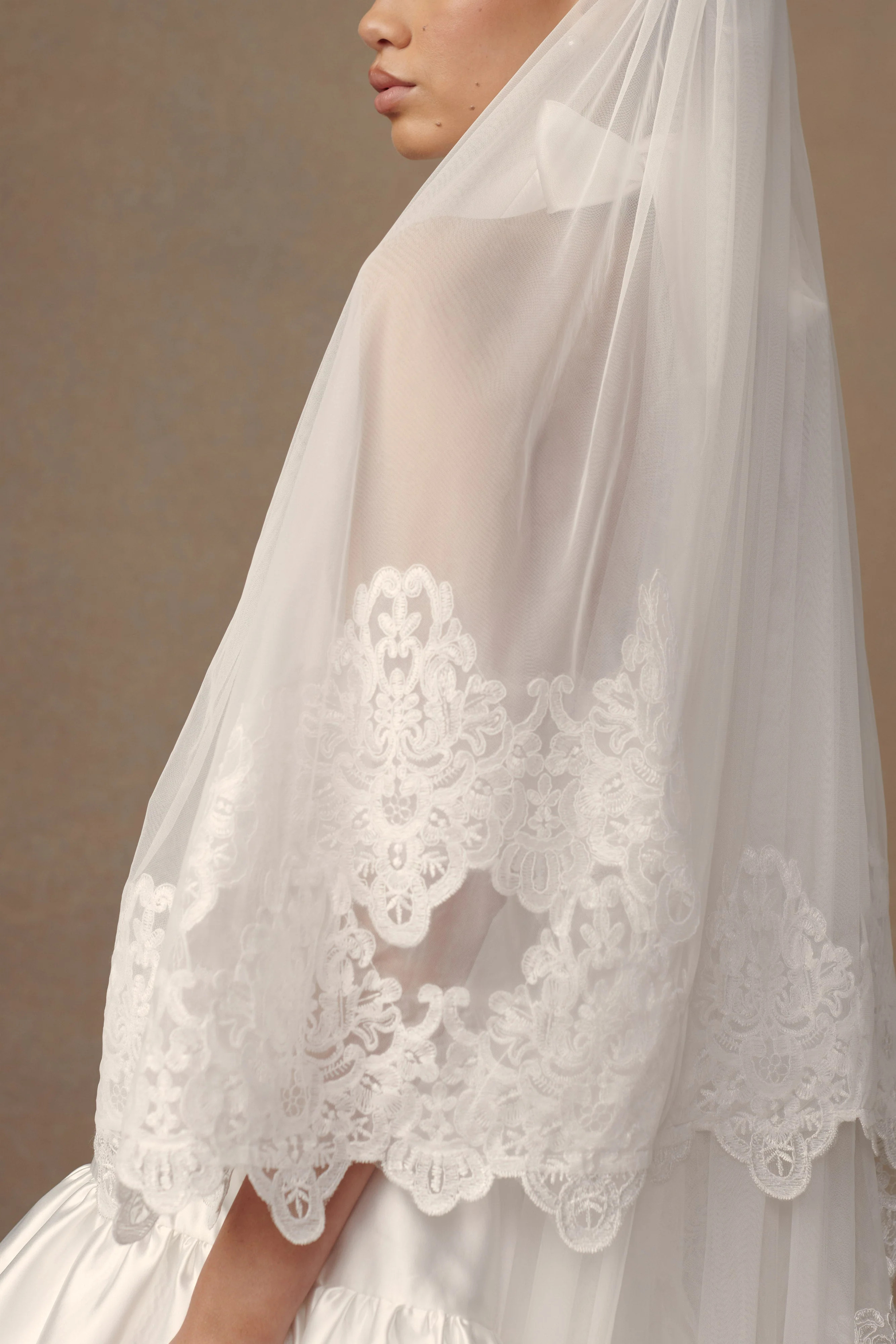 Paulette Lace Trim Veil - White | MESHKI US