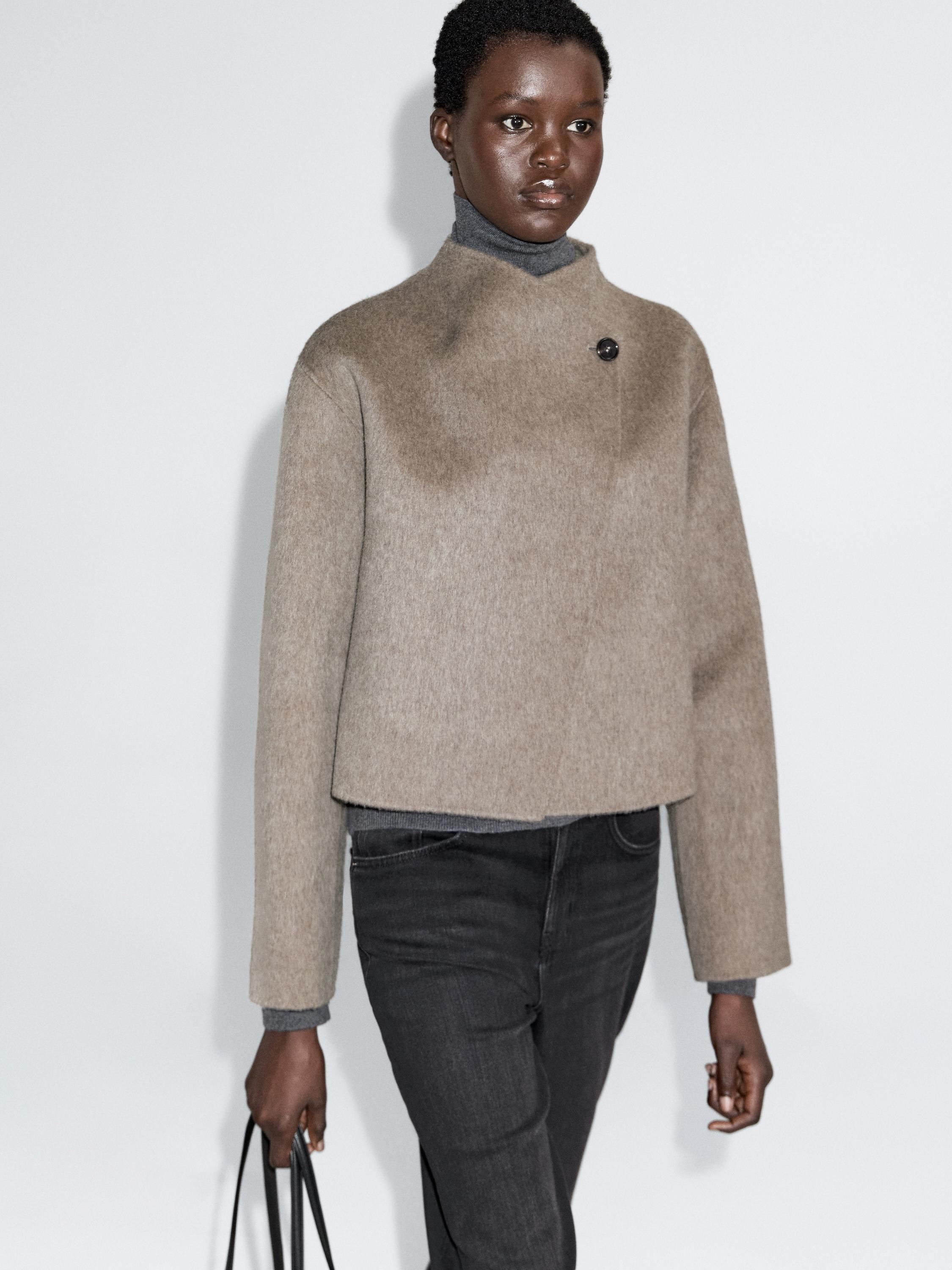 Kurzer Mantel mit gebürstetem Finish | Massimo Dutti DE