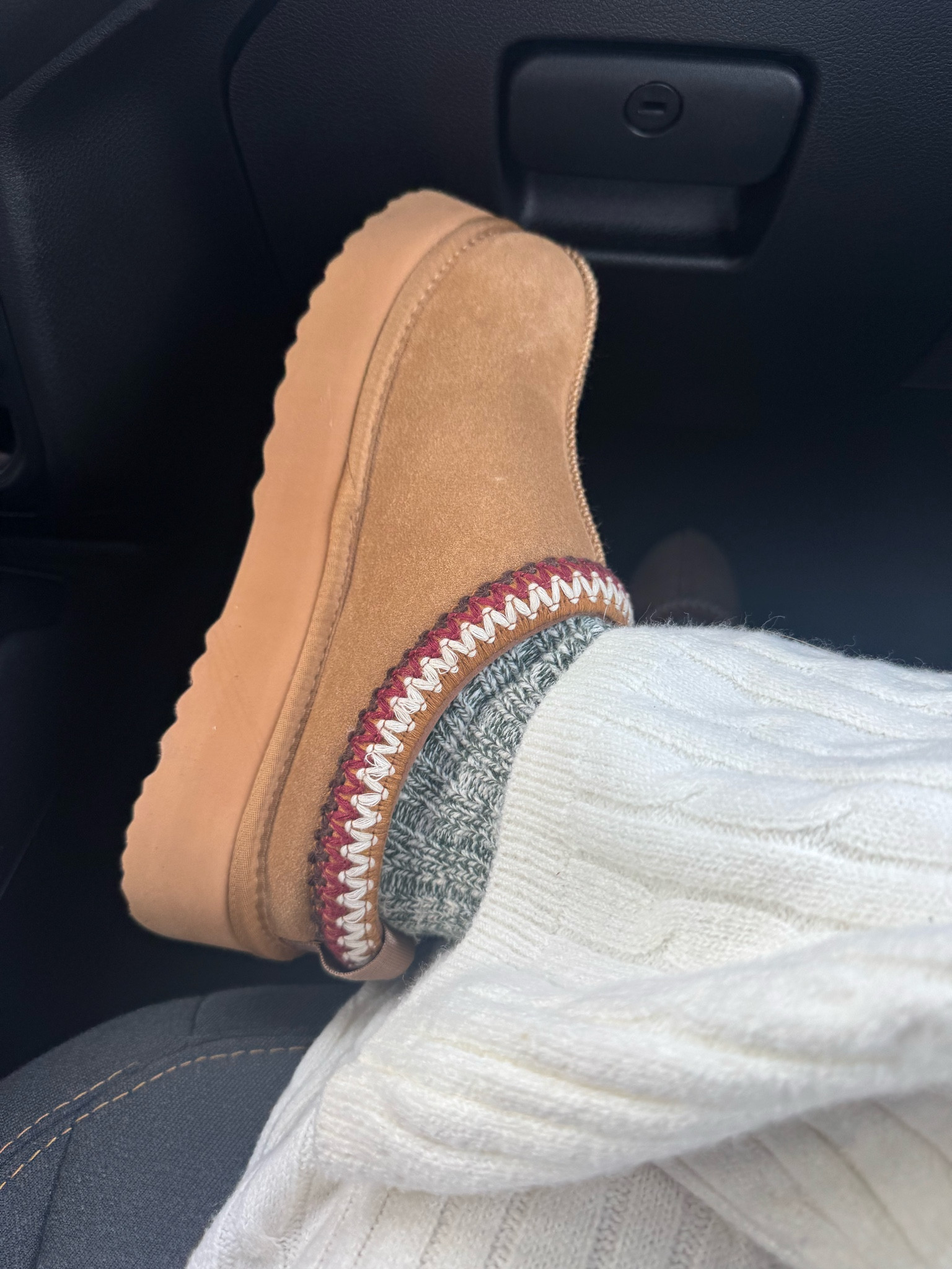 coziest slippers ever 

#LTKGiftGuide #LTKHoliday #LTKStyleTip