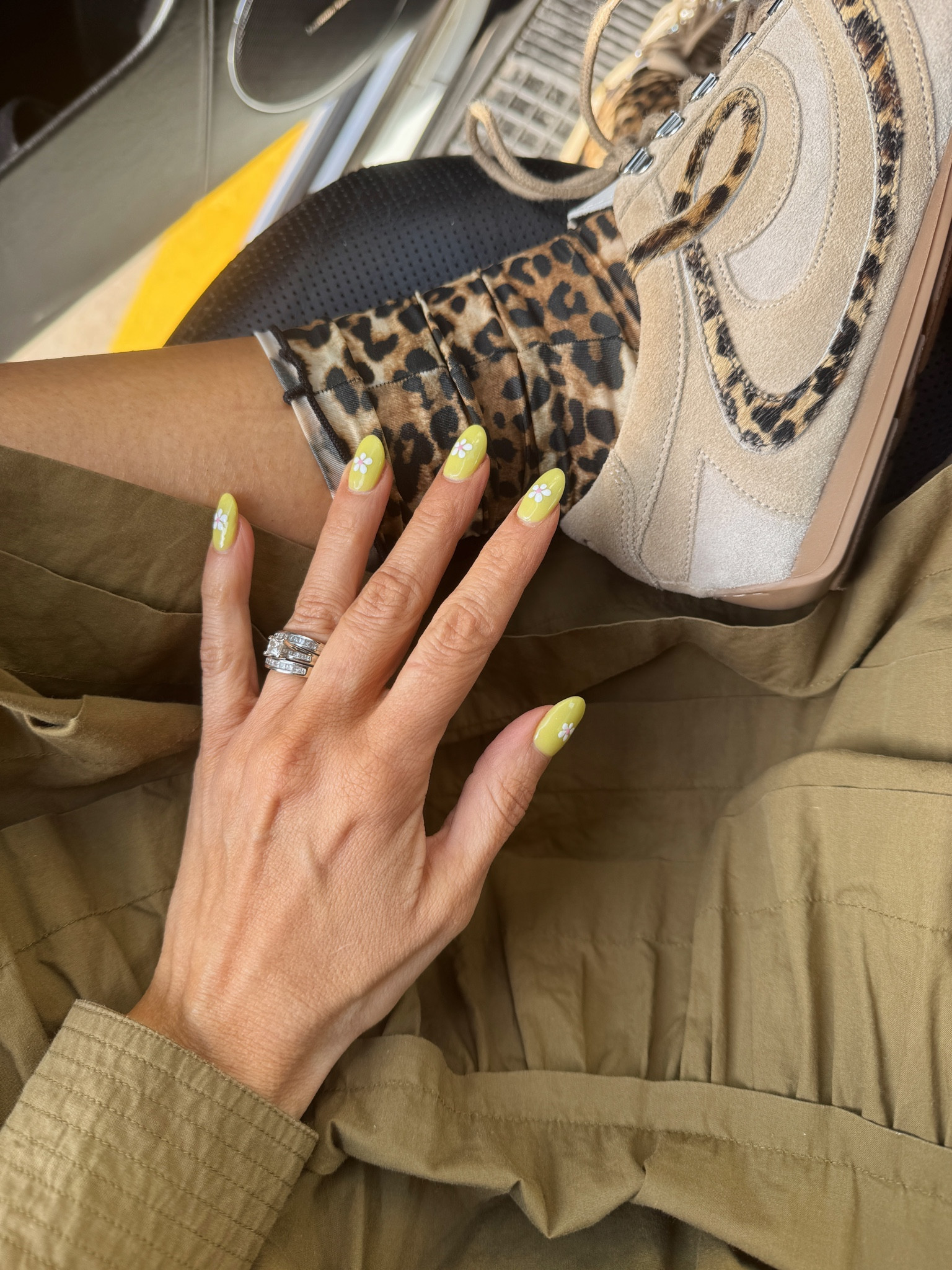 Loving these spring nails- chartreuse and flowers 