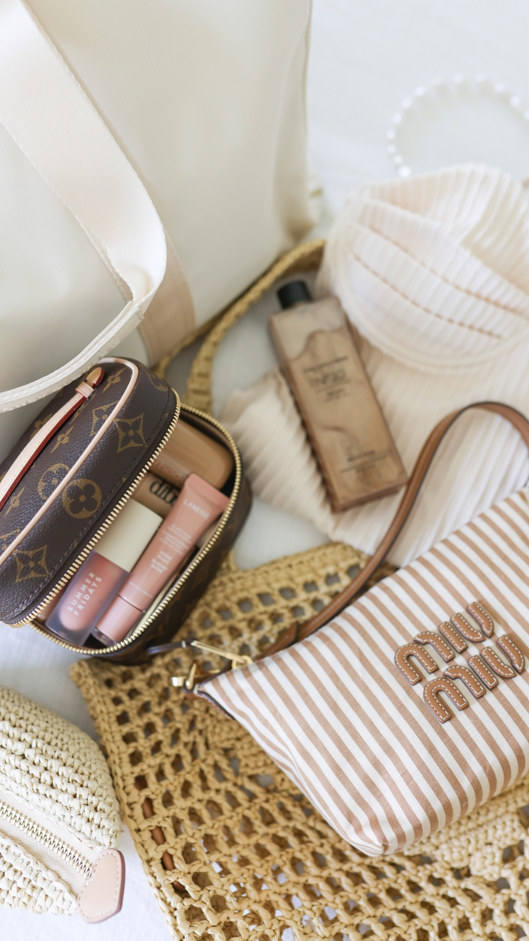 Pack my travel bag with me

Packing, packing tips, Stoney clover, Stoney clover garment bag, garment duffle bag, Amazon finds, Amazon travel, Prada beach bag, Miu Miu purse, beis travel, lux unfiltered oil, Prada makeup 

#LTKFindsUnder50 #LTKTravel #LTKFindsUnder100