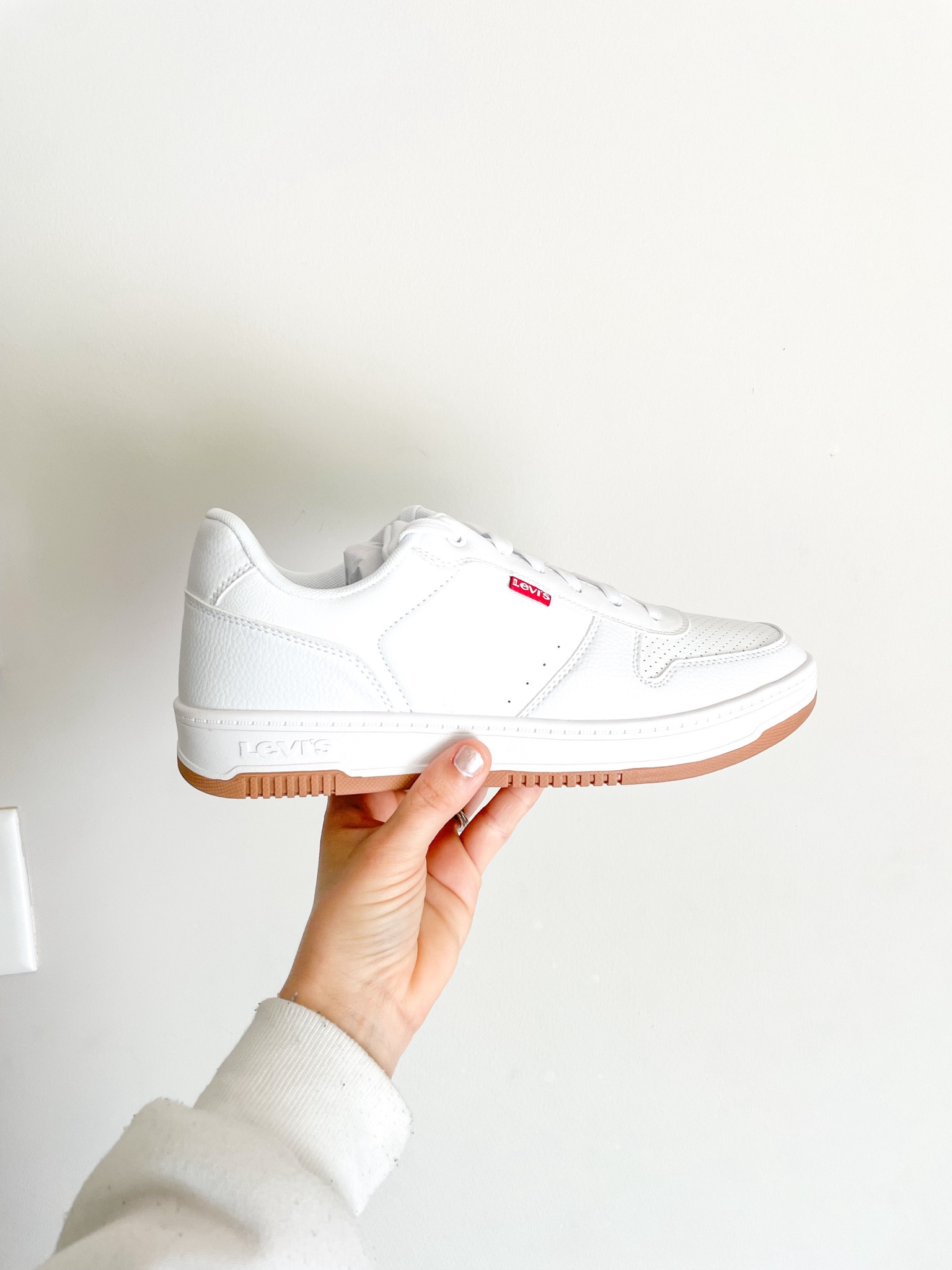 Sneakers on sale!? Perfect gift for my teenage boy 🤍

#LTKFamily #LTKGiftGuide #LTKSaleAlert