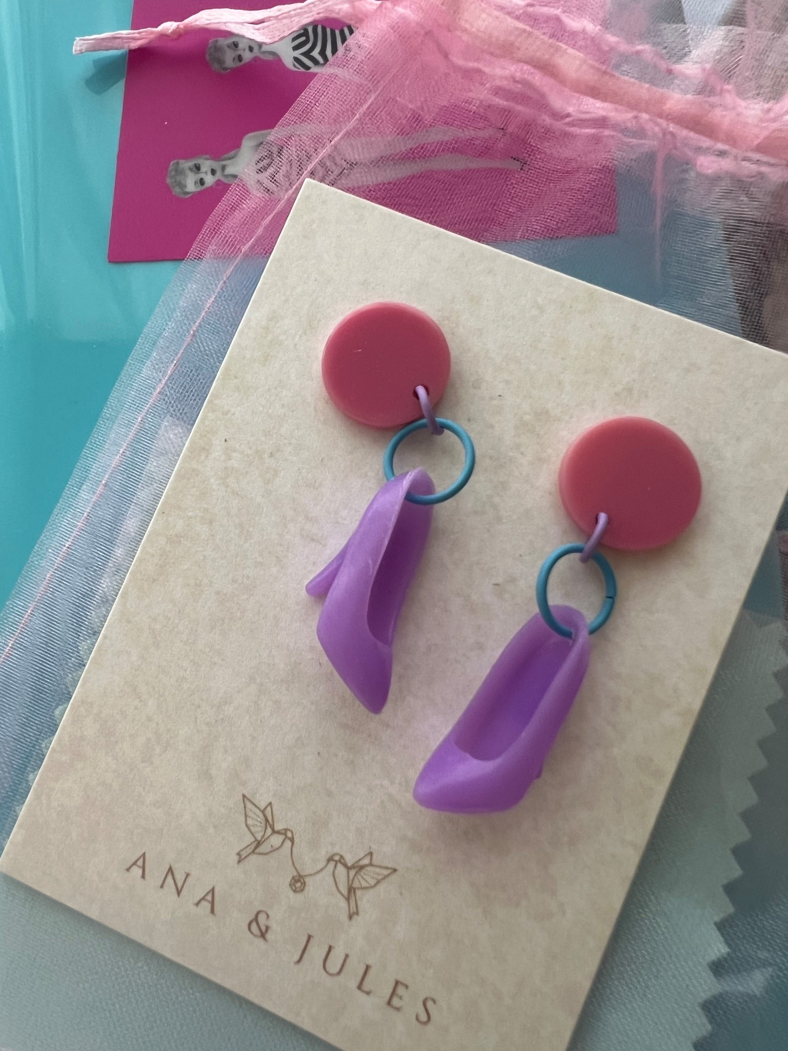 Step Right Up! 👠 💖💜
… love these cute new Barbie shoe earrings from a small biz! Perfect fit for Barbie Cafe shifts! ✨



#LTKFindsUnder50