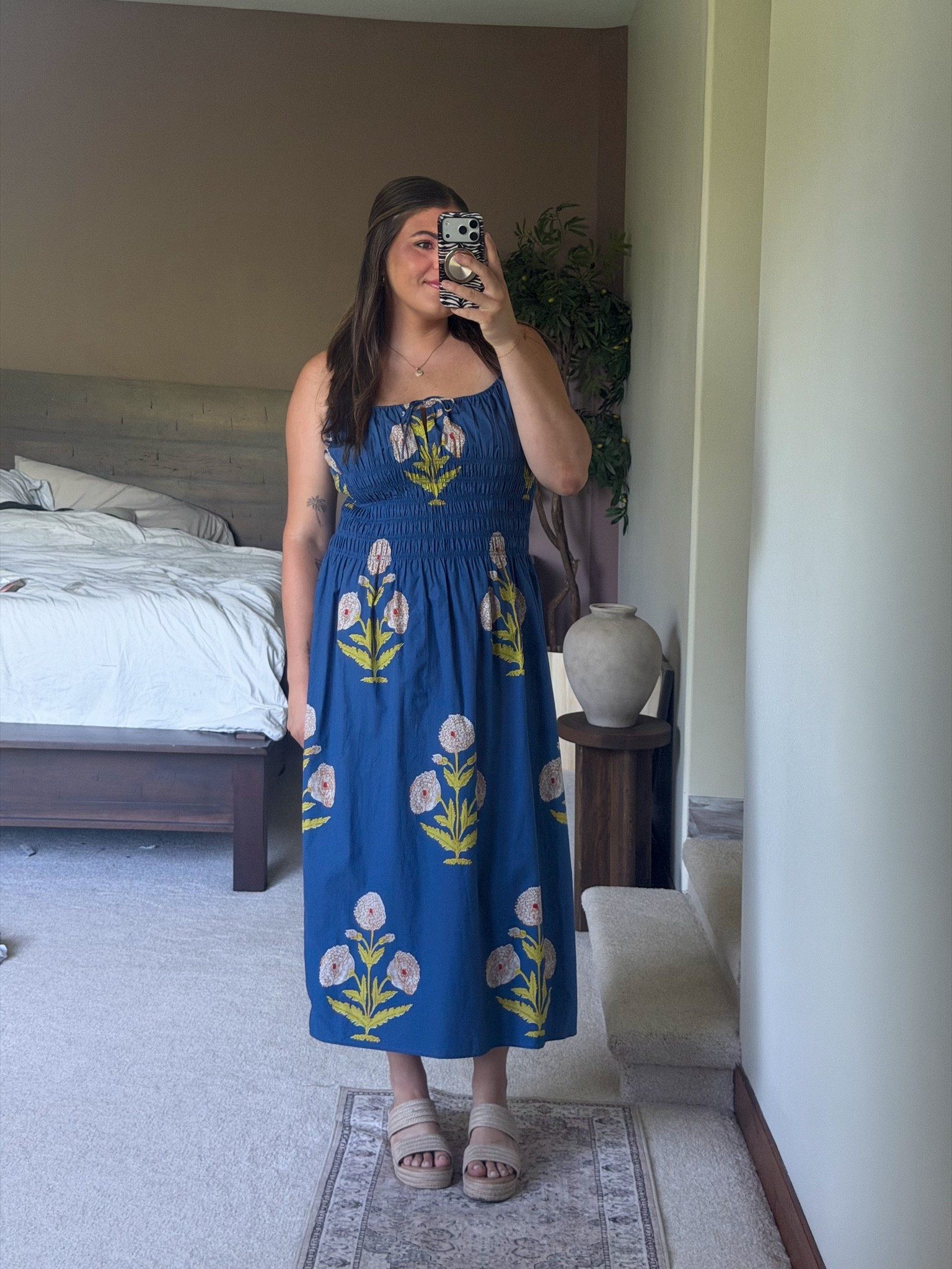Summer dress from @jcrew 🤩 size large

Headed out to celebrate a friends birthday tonight 🤍 hoping from drinks on a patio!

Midsize, size 12, size 14, mom style, curvy outfit