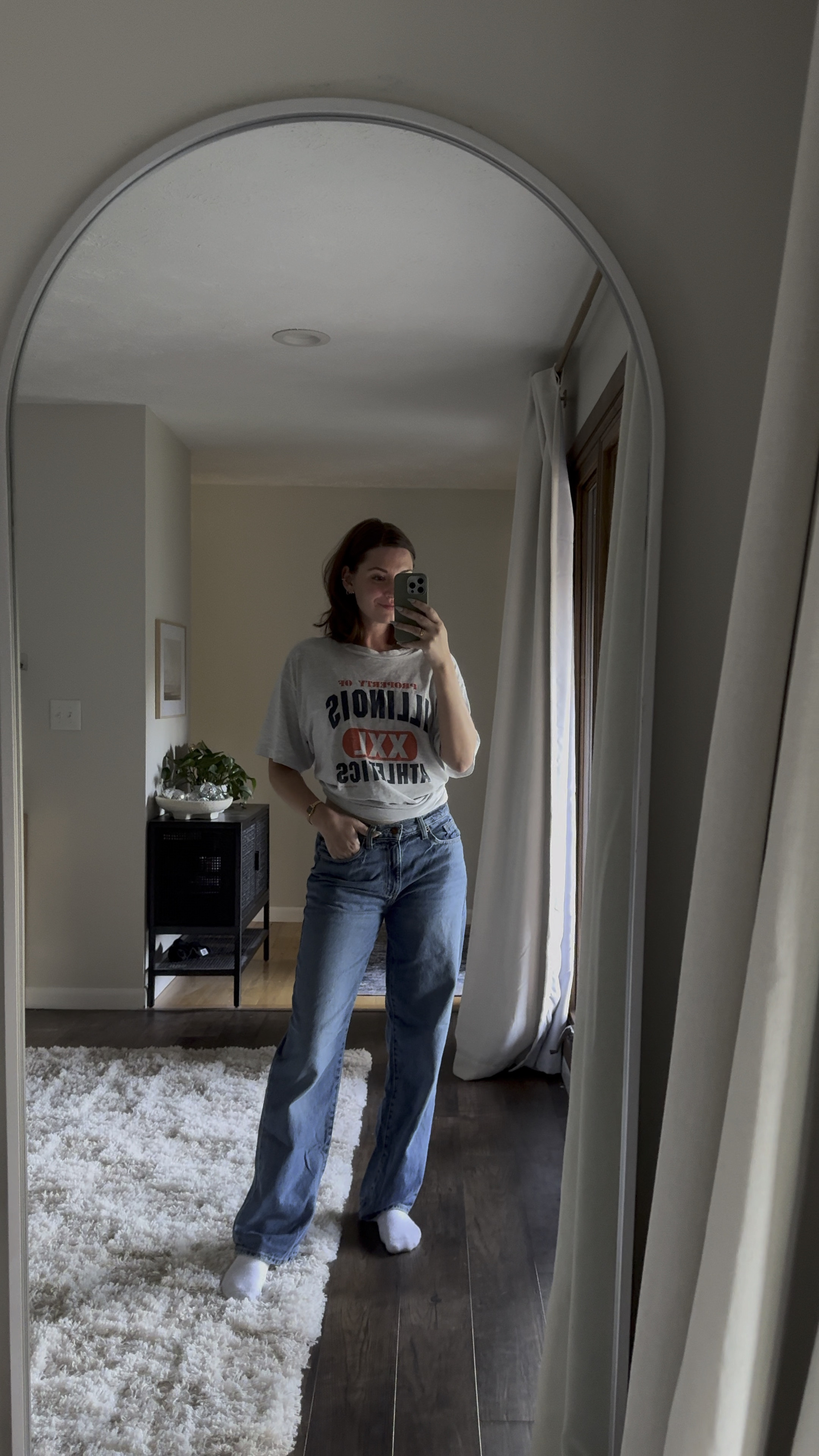 how the size 4, 90s baggy midrise jeans fit on me. perfect for fall 🍂 

#LTKFindsUnder50 #LTKSaleAlert #LTKSeasonal