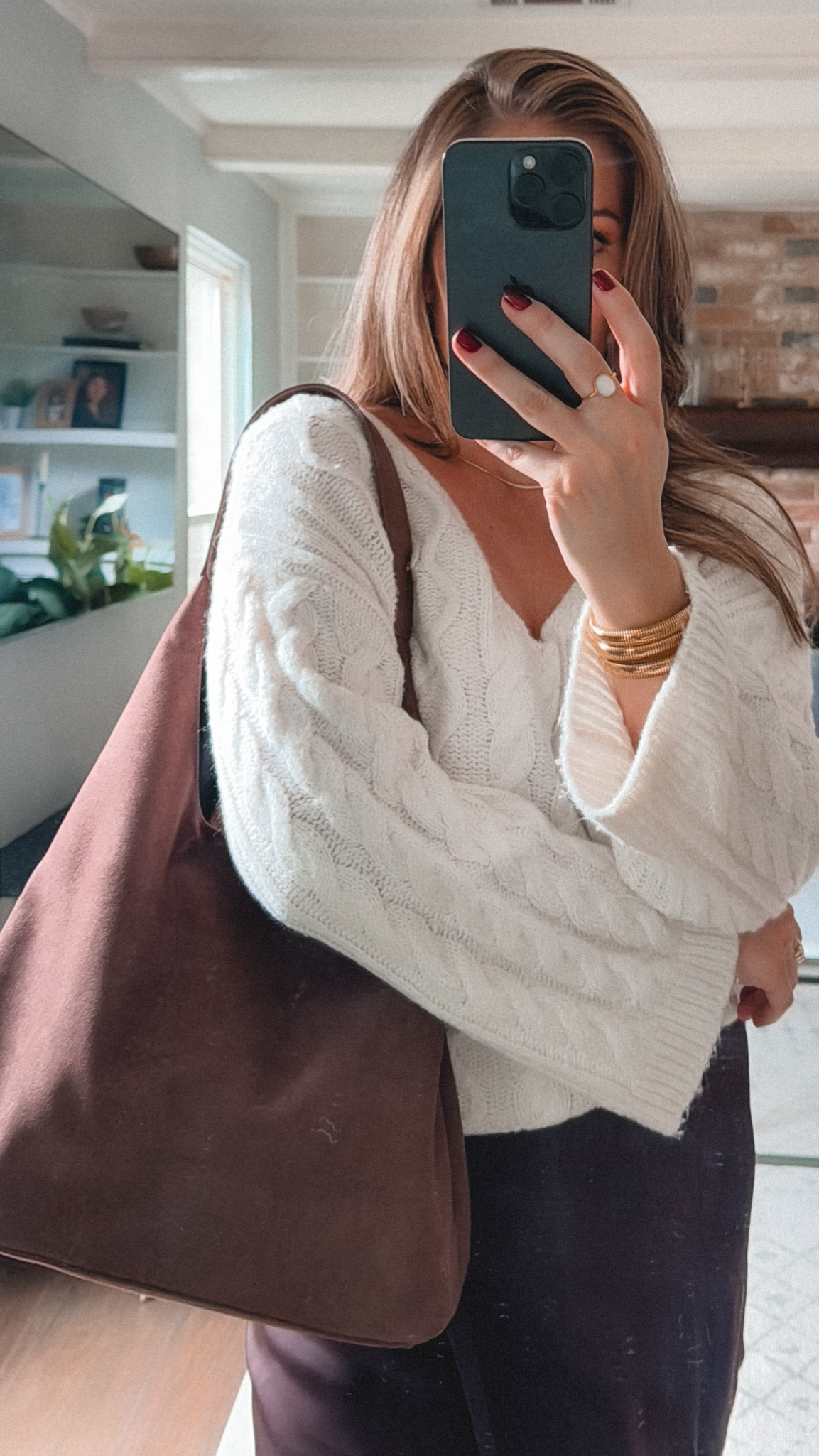The suede bag you need for fall! This one is less than $20 and the prettiest brown color.  No pockets inside but does come with a pouch to contain all your things. 


Amazon suede bag, brown suede bag , fall bags 

#LTKStyleTip #LTKItBag #LTKFindsUnder50