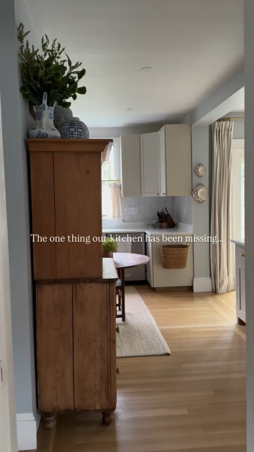 ad | Art really is the thing that makes a room feel finished. I always struggle to find pieces that feel “right,” but these ones from @desenio just clicked.

Their selection is huge, but still curated - lots of styles without feeling overwhelming - and I love that so many of their designs come from their own team in Stockholm. Everything showed up so quickly, and the quality is amazing. The prints are made on sustainably sourced, FSC-certified paper and are thick enough to display without a frame.

Use code GREER to get 50% off all prints, 25% off canvases, and 20% off frames, a gallery wall makes the perfect Christmas gift! 🖼️

Prints I chose for our kitchen :
La Poire - Wisterias Print
Green Botanical on Linen Print
Sunday Breakfast Club Print
Seafood Market - The Oyster Print
Seafood Market - The Crab Print
Linocut Seashells Print