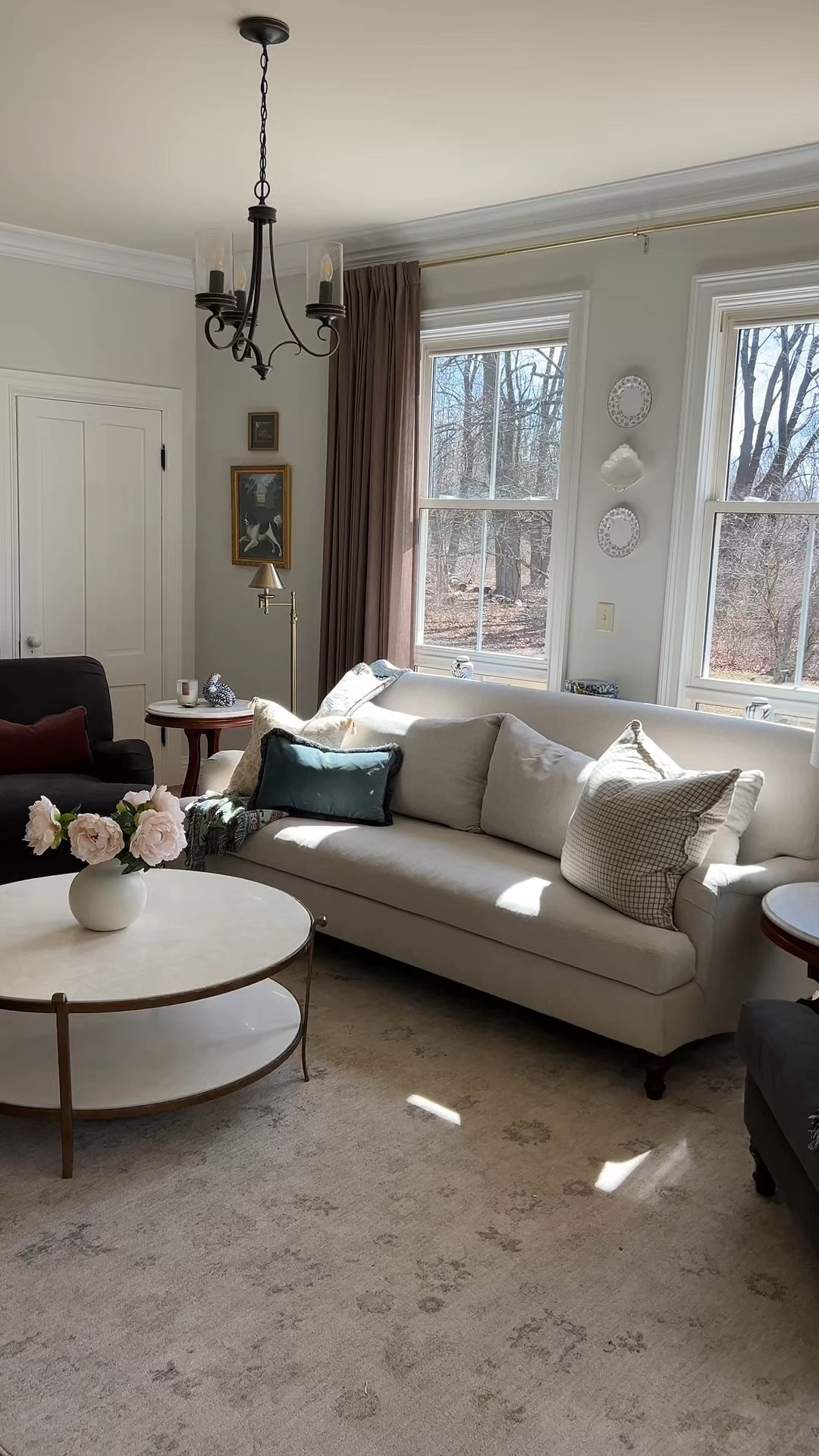 Living room decor antiques classic home 

#LTKHome