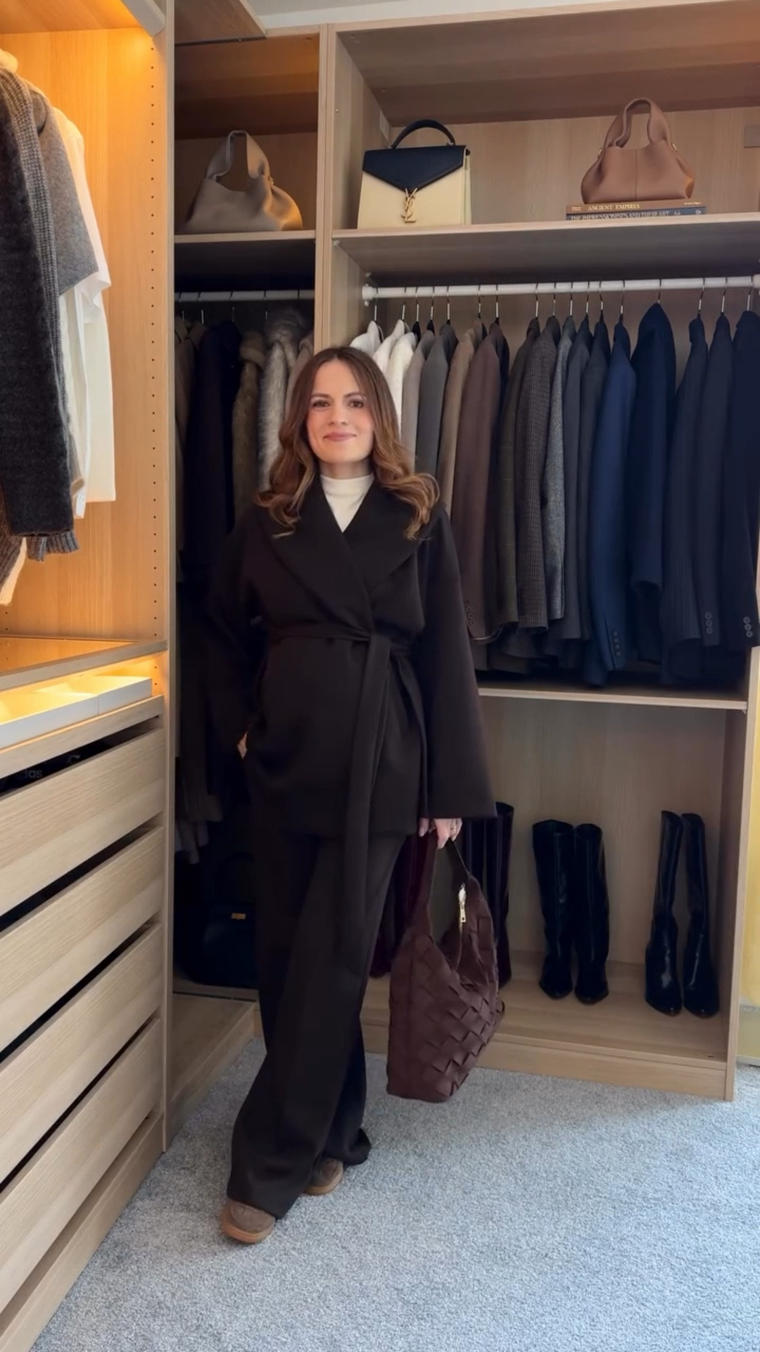 Chic Bump Outfits Day 7 🤎 

 
Comfy on the bump, warm for these freezing days, still put-together 🤍.
 
Wearing the viral ogl_move espresso set — belted jacket, straight-leg trousers and the thermal ruched mockneck.

Follow for more comfy-chic bump outfits.

 #pregnantoutfit #thirdtrimester #nonmaternity #dressmybump #whattowearpregnant #pregnancyoutfit oglmove #inmyogl