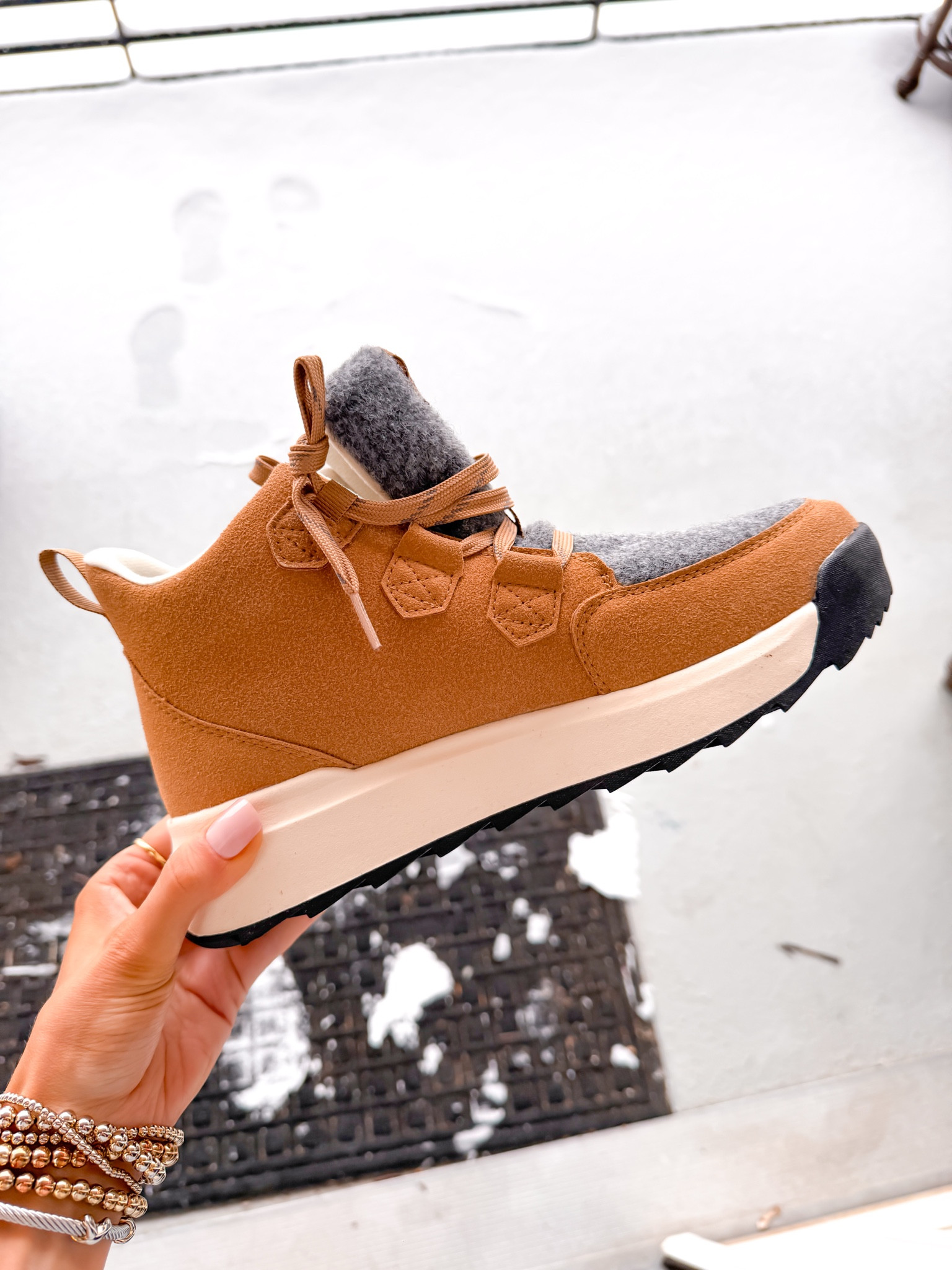 Snow boots - fits true to size 

Winter outfits | boots

#LTKStyleTip #LTKFindsUnder50 #LTKFindsUnder100