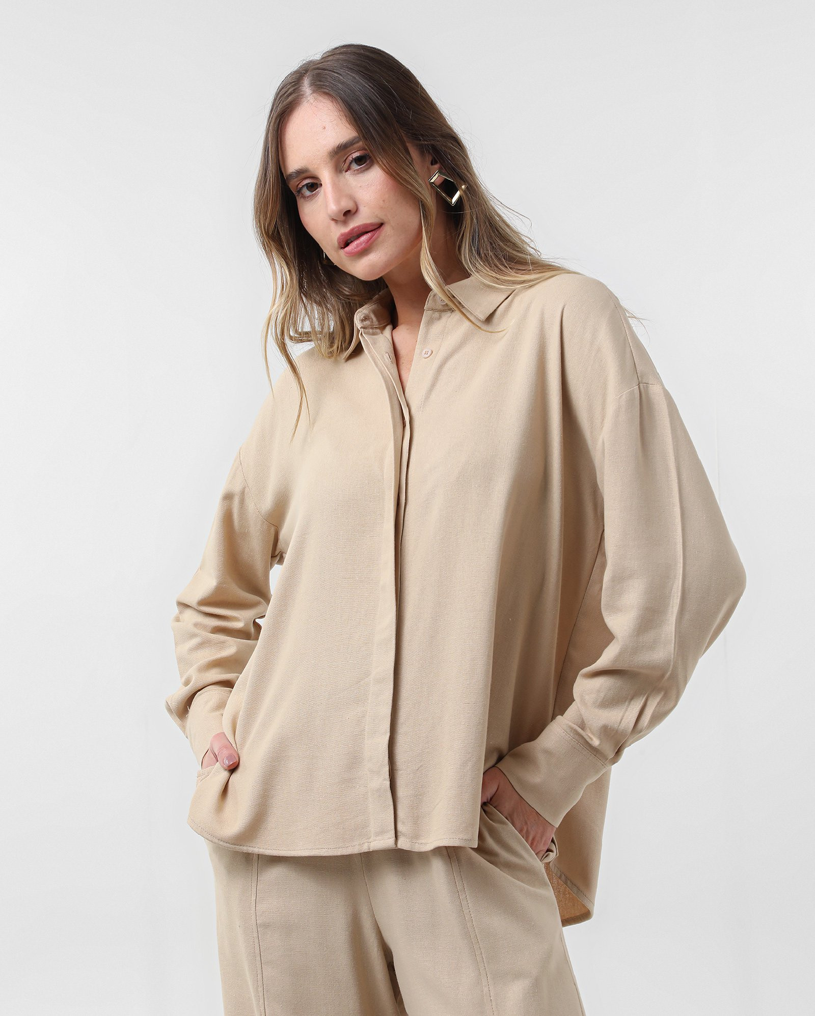 Camisa feminina em viscolinho ampla - Verde Musgo |  AK by Riachuelo | Riachuelo (BR)