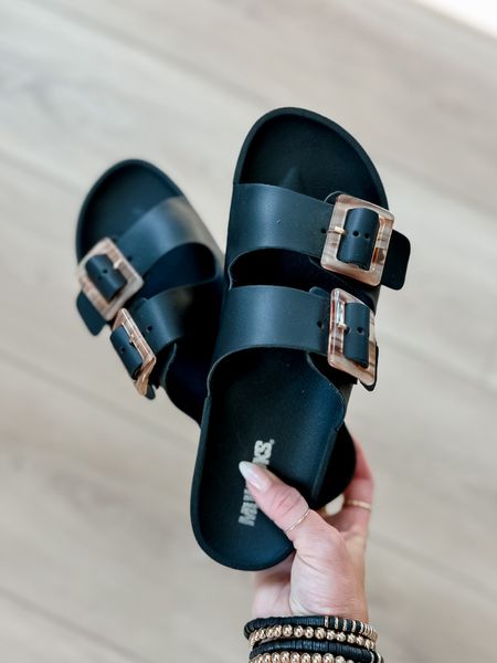 Amazon sale alert // these sandals are quickly becoming my new favorites for summer and they’re under $30 right now  

#LTKSeasonal #LTKSaleAlert