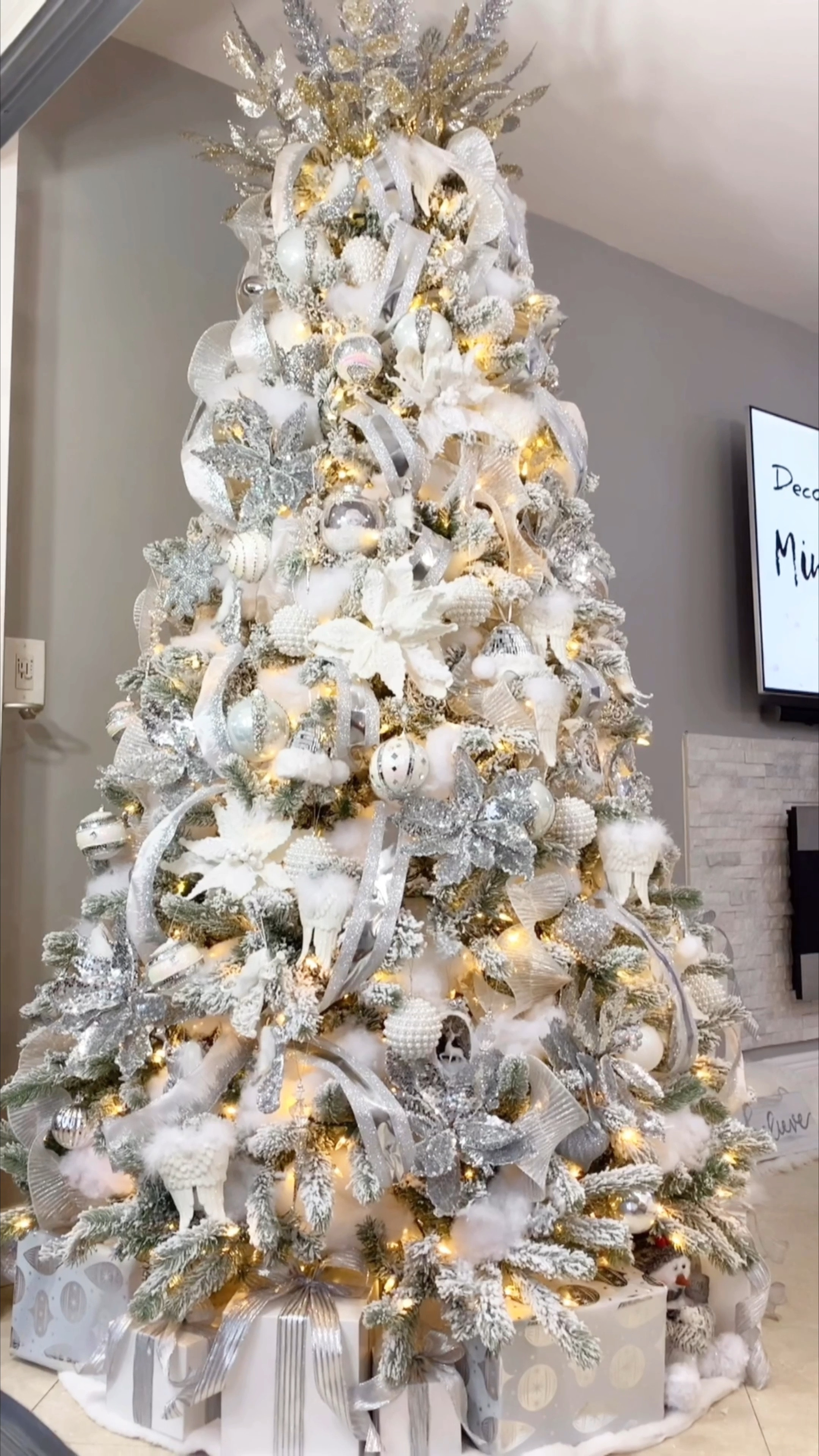 Winter wonderland Christmas tree decor 

#LTKHoliday #LTKSaleAlert #LTKSeasonal
