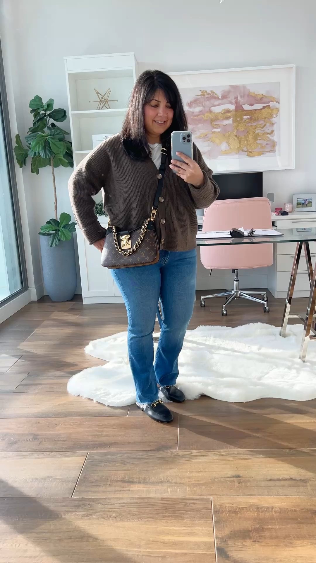 Cozy gift idea!

Loving this chunky Mongolian cashmere fisherman cropped cardigan sweater in this beautiful espresso brown color. So cozy and great quality. Also loving these Italian leather horsebit loafers mule shoes that look designer but are under $70! Both of these items make great gifts for the holidays and are fall and winter capsule wardrobe staples you can wear for years to come! 

Quince Mongolian cashmere sweater size medium. Mother hustler jeans size 32. Quince loafer mules true to size. Louis Vuitton bag. 

#LTKOver40 #LTKootd #LTKGiftGuide