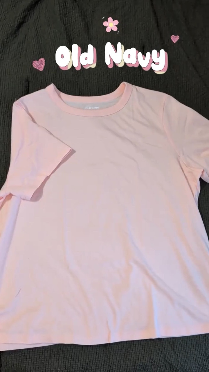 Size medium for a fitted look and large for a bit loser fit 


#LTKSaleAlert #LTKmomlife #LTKMidsize