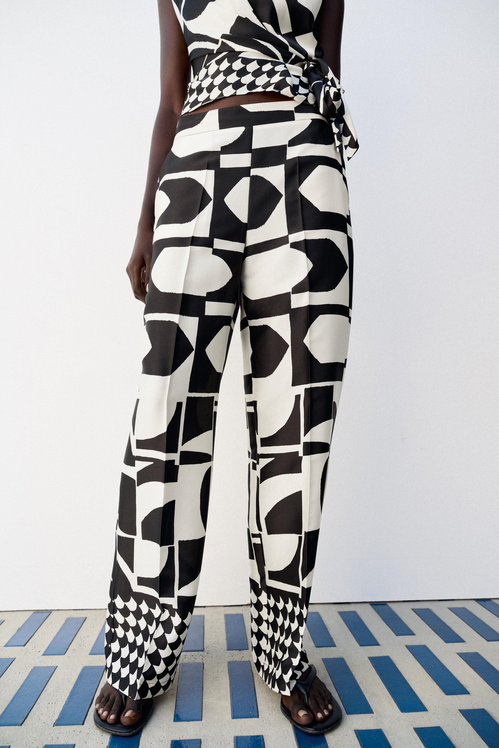 High-waisted satin pants with elasticized back waist. Front pockets. Straight leg. | Zara US