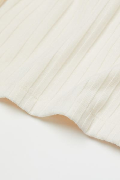 Cropped turtleneck top | H&M (UK, MY, IN, SG, PH, TW, HK)