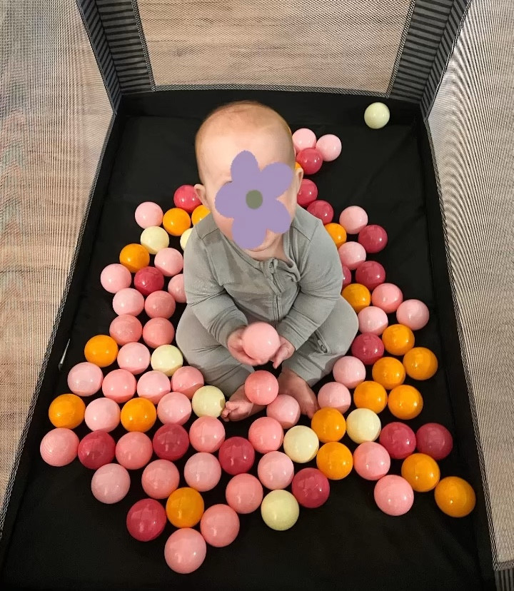 DIY ball pit! #babymusthaves #activitesforbaby #ballpit