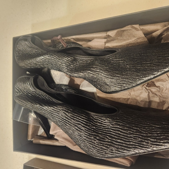 BNWT Bottega Veneta Scrunch Pumps Sz. 39.5 | Poshmark