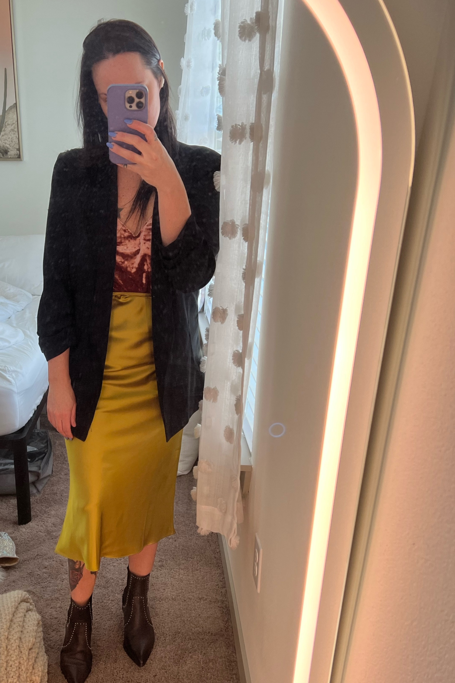 I love mixing velvet and satin almost as much as I love typing outfits together with a blazer🫶

#LTKstyletip #LTKsalealert #LTKworkwear