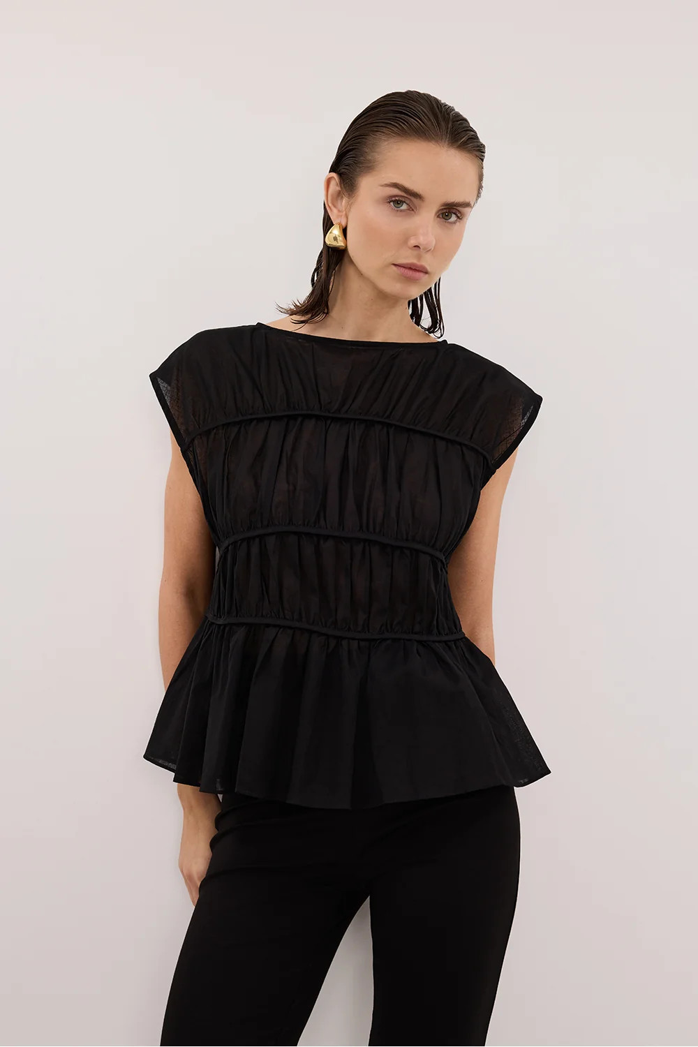 FLYNN BLACK LINEN BLEND TIERED TOP | DISSH
