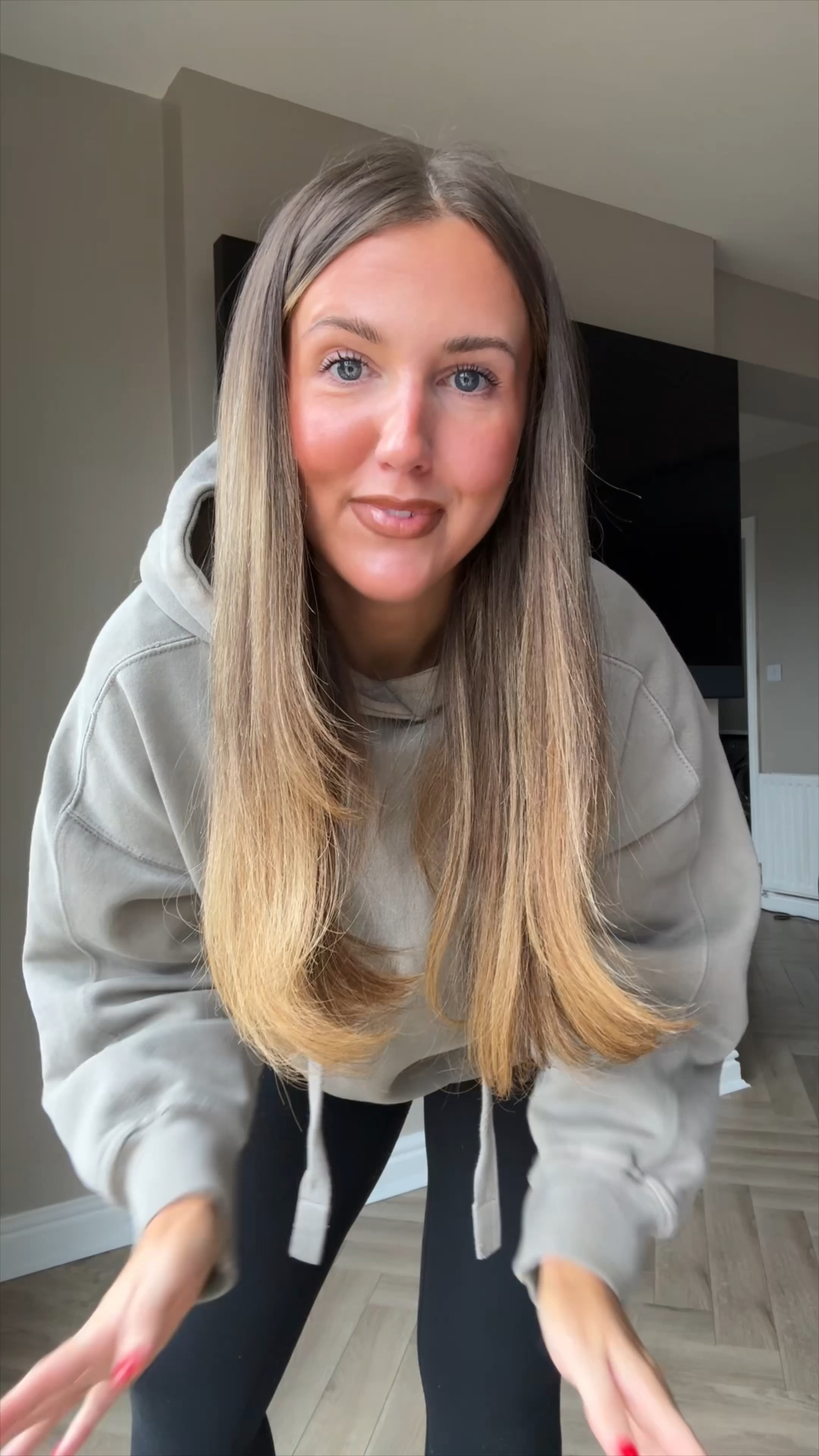 Hoodie is old Zara. So I’ve linked very very similar 🙏🏼 

Leggings size down ONE. They are the perfect fit 🤩🤩 

#LTKstyletip #LTKmidsize #LTKSeasonal