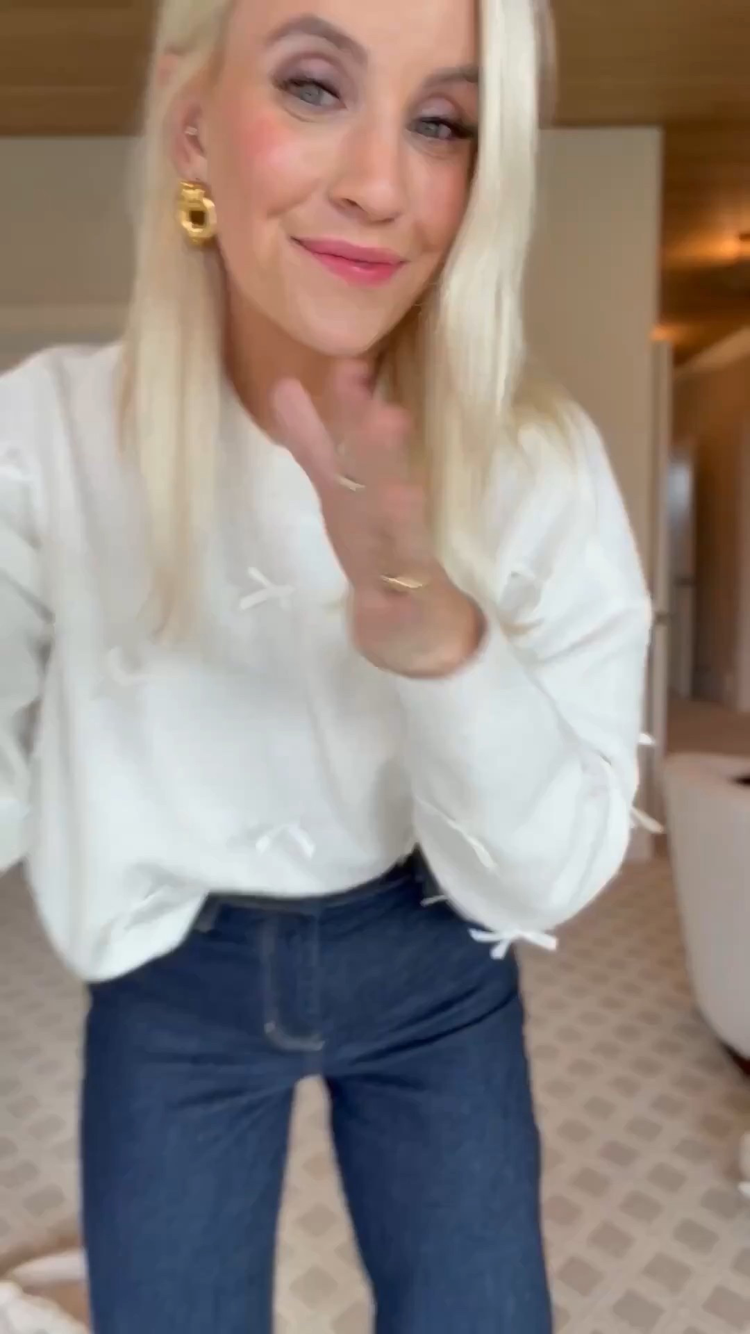 This blanket is only $20 and it is HUGE! It feels like barefoot dreams and would make a great gift! 

#LTKFindsUnder50 #LTKGiftGuide #LTKHoliday