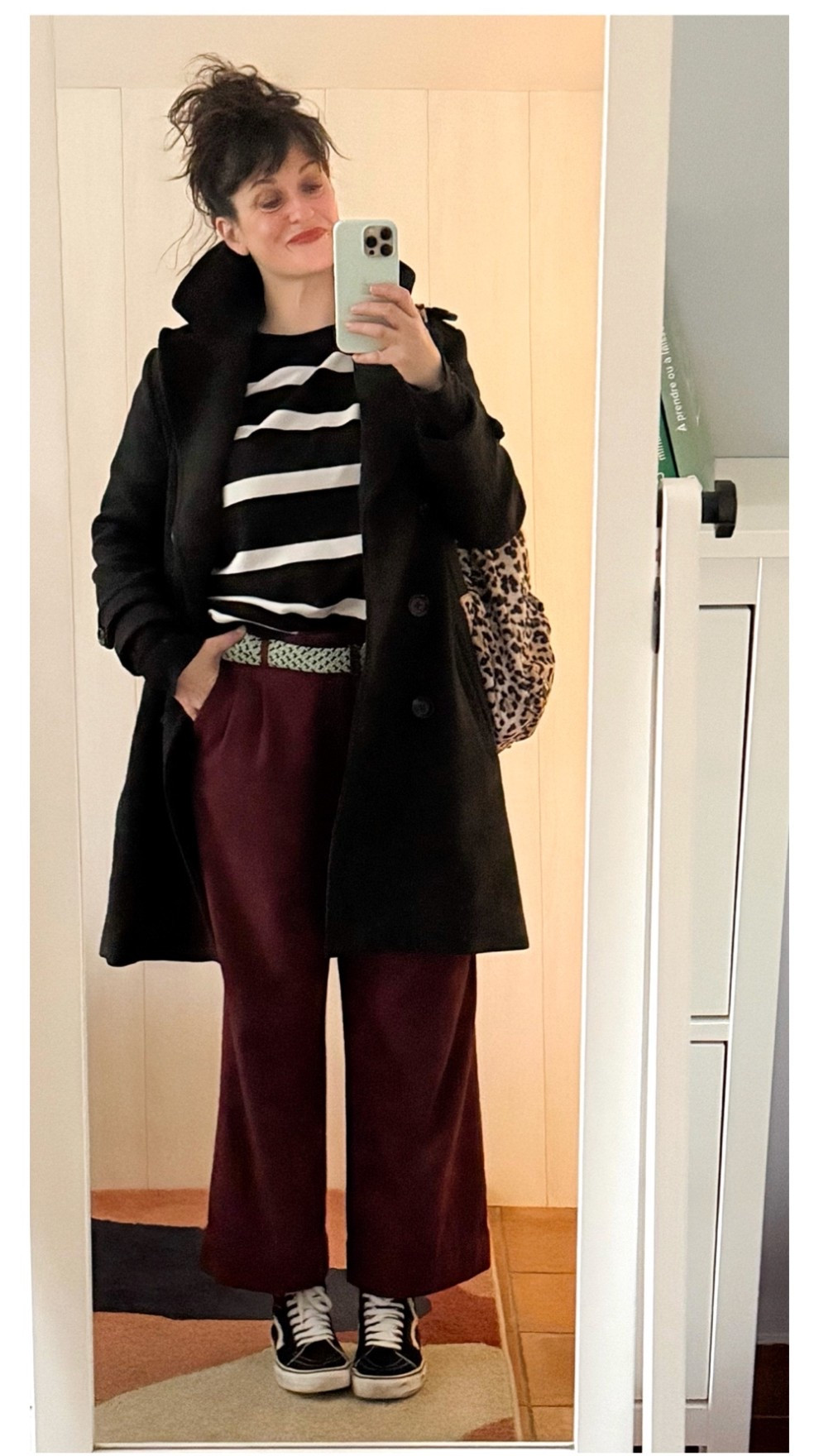 . Caban anthracite #emersonfry (similaire en lien)
. Sweat rayé #hm (en lien) 
. Pantalon en laine bordeaux #comptoirdescotonniers (similaire en lien) 
. Ceinture tressée vert d'eau #BCBGMaxAzria (similaire en lien)
. Baskets montantes #vans (en lien)
. Sac à dos léopard #wouf 
. Lip blush #refy (similaire en lien) 

#LTKfrance #LTKwinter #LTKeurope