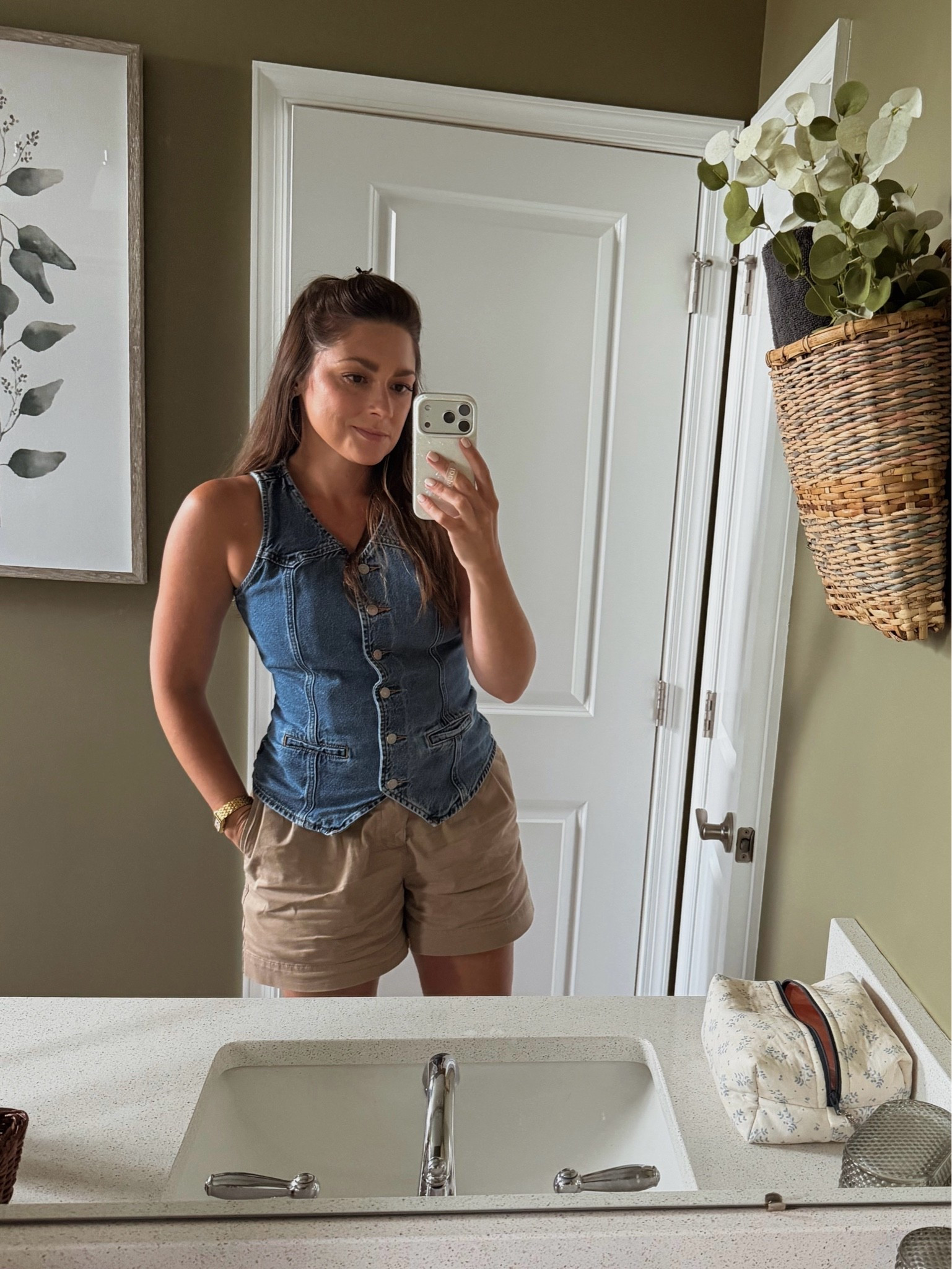 Obsessed with this vest atm!

#LTKootd #LTKmomlife #LTKgrwm