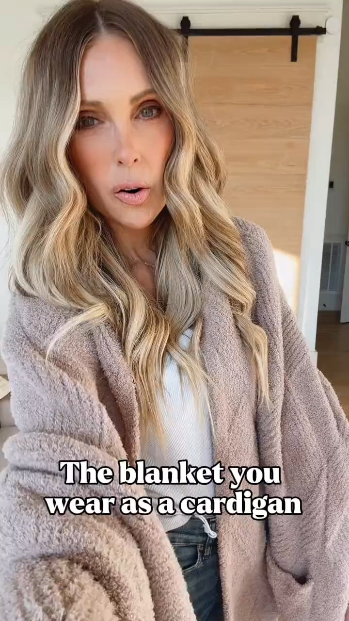 The cardigan version of staying wrapped in your favorite blanket. Barefoot Dreams somehow made leaving the couch feel optional with this ridiculously soft, oversized wearable blanket cardigan. Perfect for chilly mornings, travel days, working from home or living your best “I’m not getting dressed today” life. Linked in LTK.