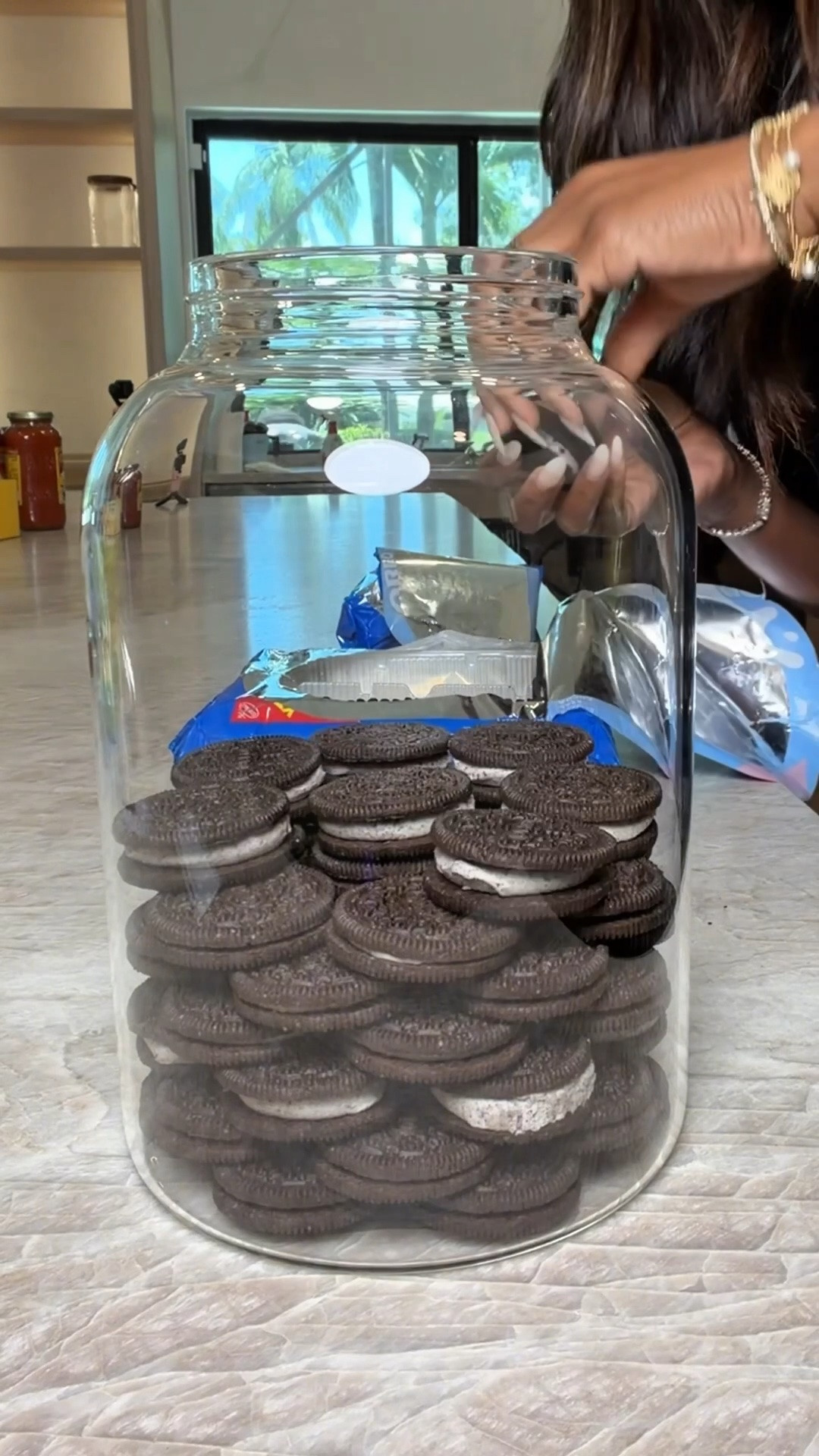 Scroll to shop! ✨ Love this way to store cookies. Everything is linked below.👇🏾

Desliza para comprar. ✨ Me encanta esta forma de guardar las galletas.

📲 Download the free LTK app & follow me @kirasfashionfinds to shop all my daily finds.

#LTKmomlife #LTKfoodie #LTKHome