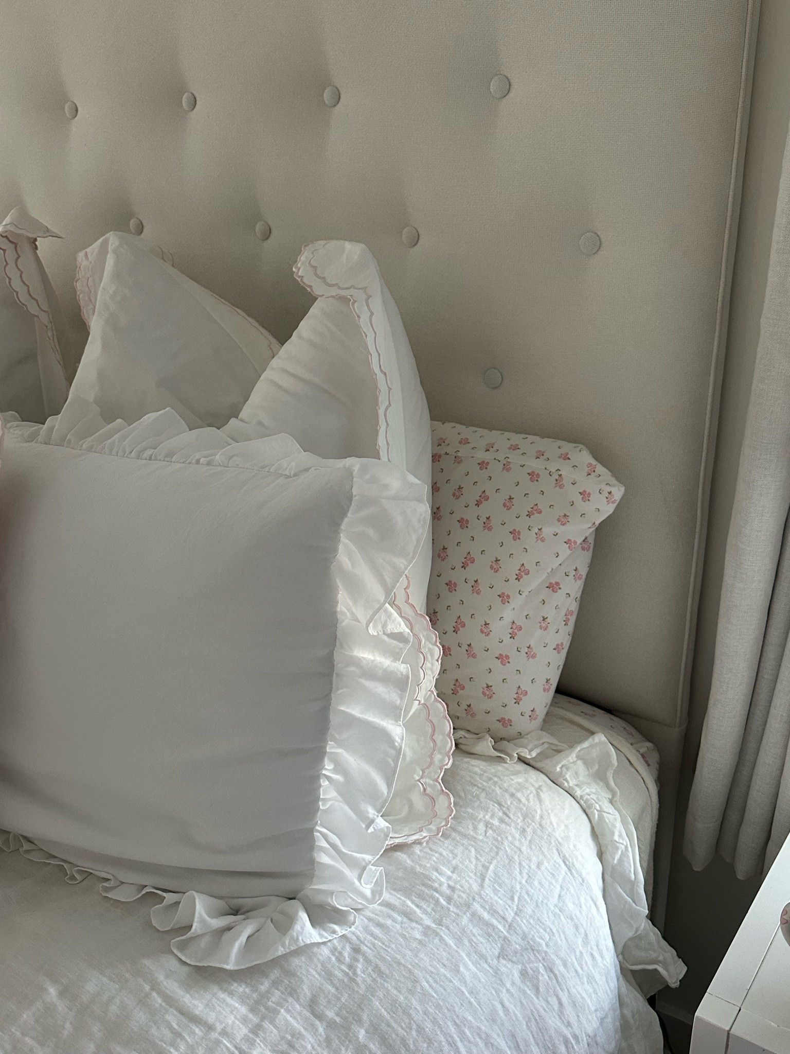 Always getting questions on my bedding - shop here 🌟🌟💘💕 such good pricing!

#LTKFindsUnder100 #LTKHome