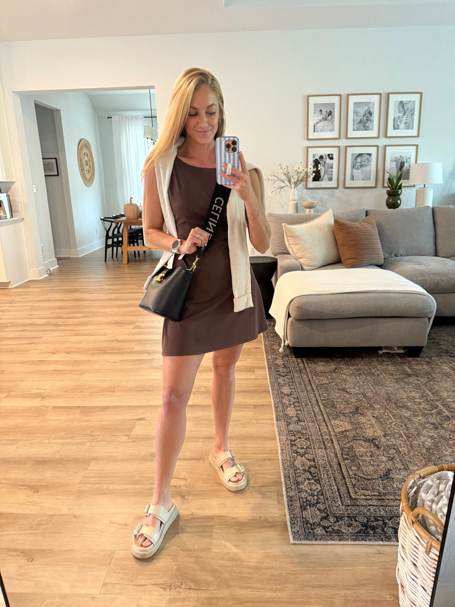 Mom outfit but make it cute 😍

My shoes are old but I found some similar options