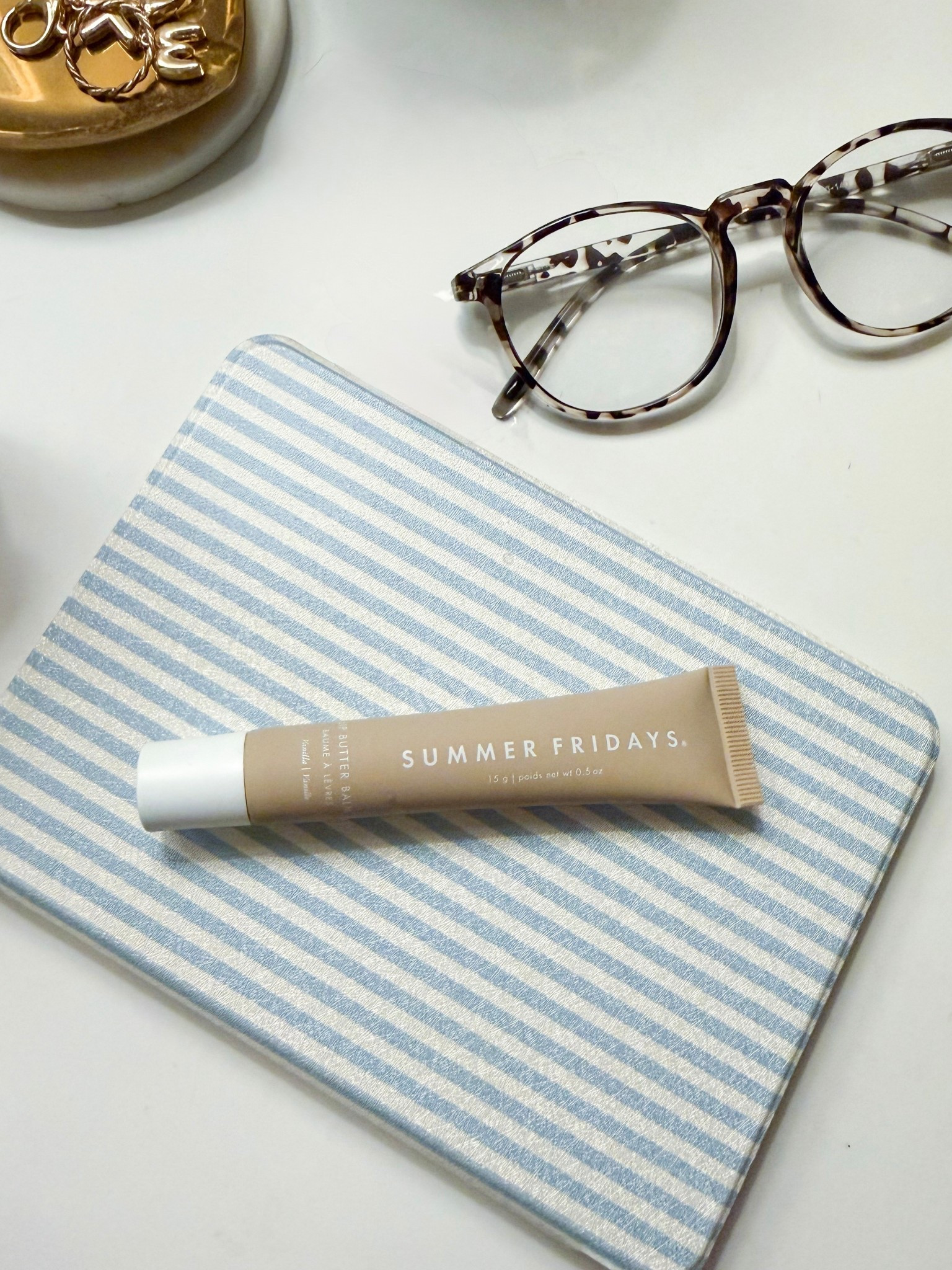 I would have never thought I would turn into a reader but let me tell you I haven’t put this Kindle down since I bought it🤣🤎

#LTKOver40 #LTKU #LTKselfcare