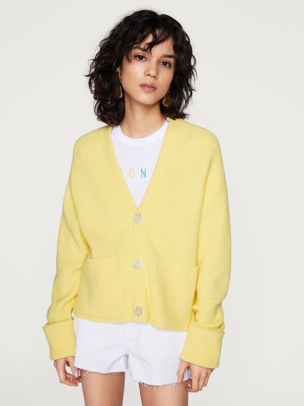 EDITED the label Strickjacke 'Lona' in gelb | ABOUT YOU DE