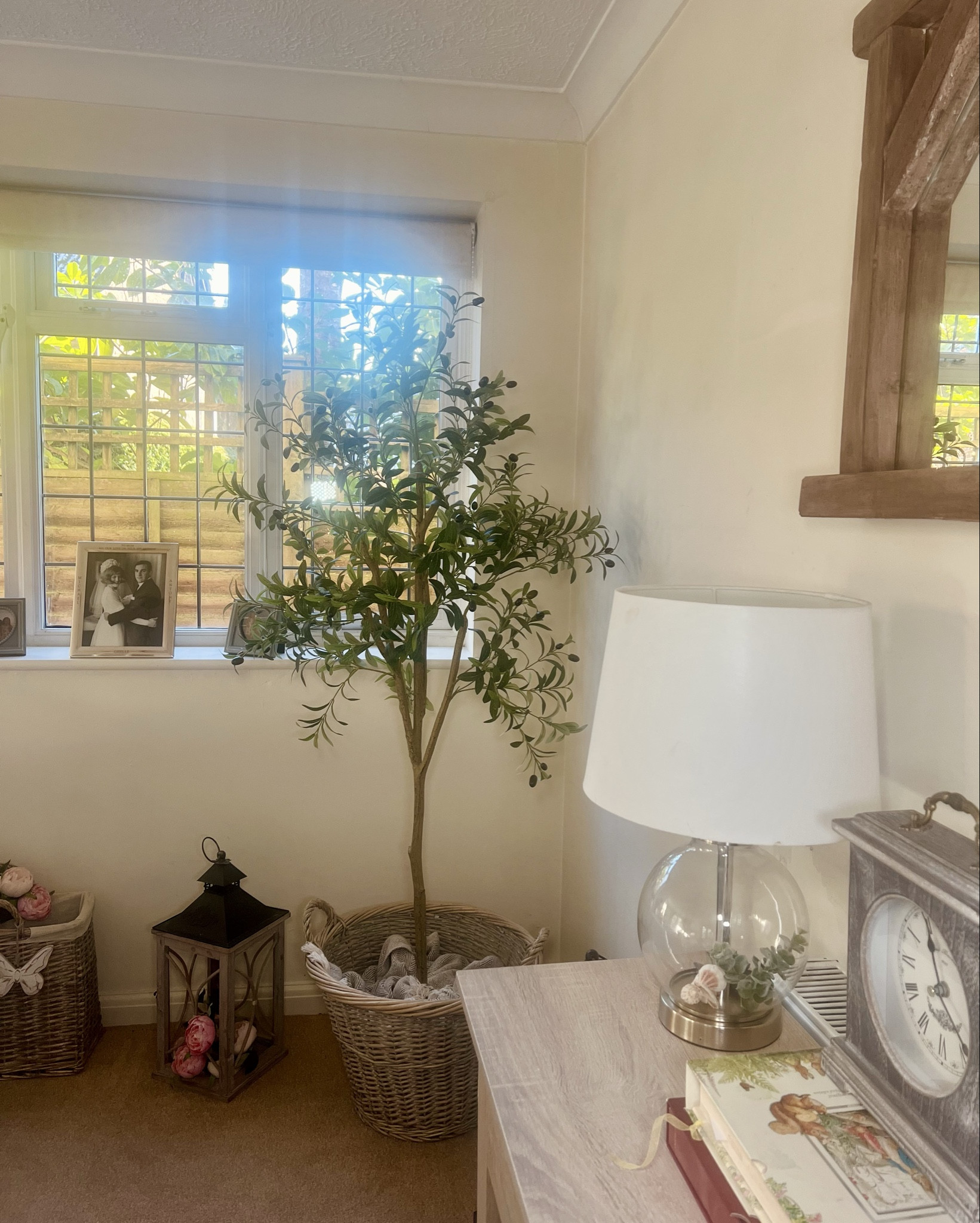 🌿 Loving my little corner of calm… my olive tree in its wicker basket is giving all the cosy, earthy vibes ✨ Perfect for planning my next room refresh (can’t wait to share!)

Outfit + home styling all in one moment—because self-care isn’t just about candles and masks 😉

#LTKHome #CozyCorners #HomeVibes #PlantGoals #OliveTreeLove #LTKStyle #RoomInspo

#LTKuk #LTKhome