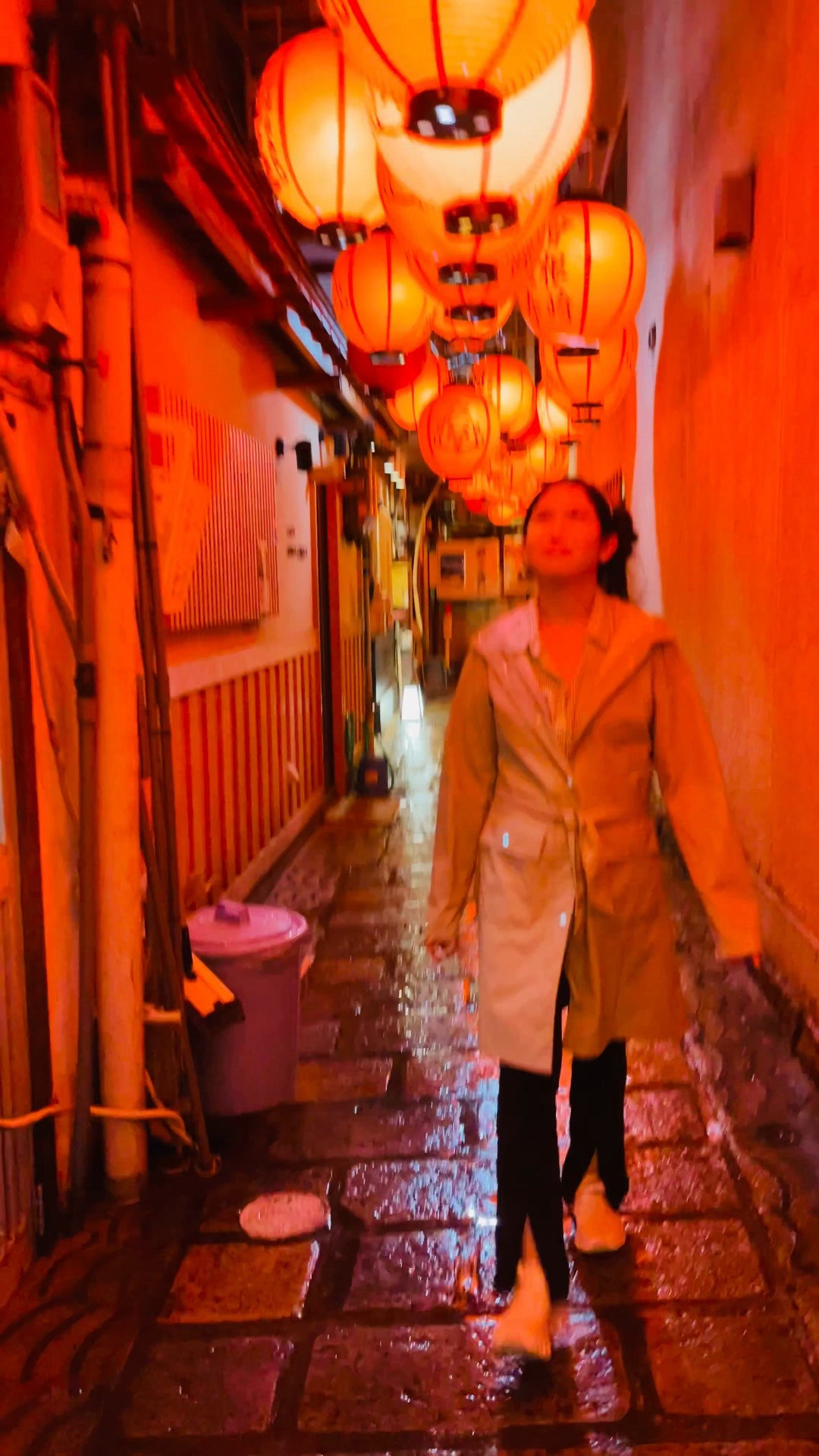 The rain won’t stop me from travelling the best spots around the world!❤️🤗 This raincoat/trench is a staple in my travel wardrobe as it is light and layer friendly! A bit of a splurge but worth it. Dupe linked below. The water repels the fabric so you’re never drenched!👏 Wore this to Paris and Japan and truly is the best rain coat! A must for walking around the streets😍 Leggings are on sale!







#ltkstyletip #ltktravel #travellook #raincoat #trenchcoat #ltkfitness #lfkholiday #ltkootd #rains #rainjacket #jackets 

#LTKSeasonal #LTKSaleAlert #LTKStyleTip