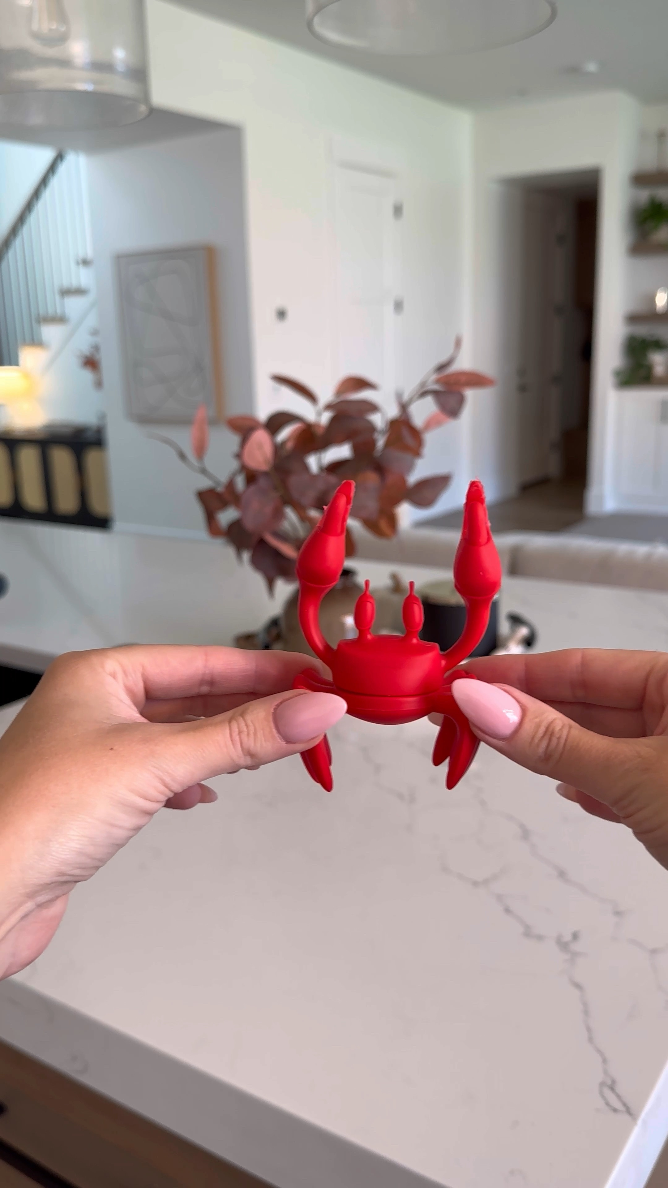🦀🤍 This crab utensil rest from Amazon clips onto the side of the pan, can spin, and is the most adorable kitchen gadget!! 

#amazon #amazonkitchen #kitchengadget

#LTKVideo #LTKHome