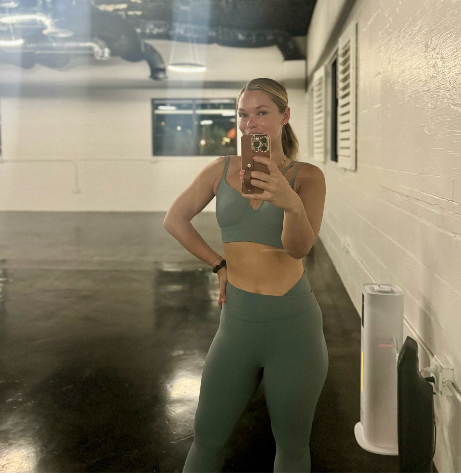 6 am fit 

#LTKfitness