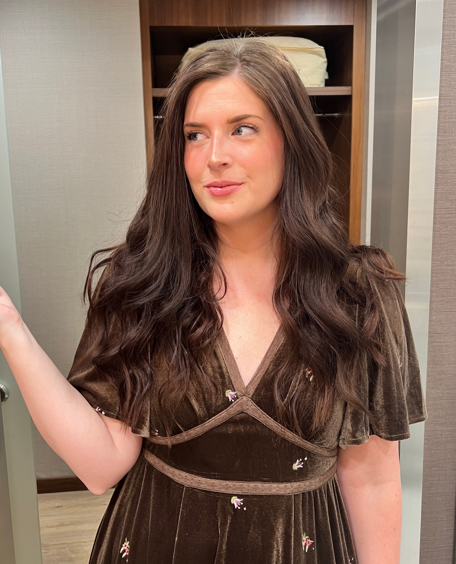 Just a little obsessed with this gorgeous brown velvet dress from Shop Pink Blush! Use code heatherlo25 to save $$ 

#LTKSeasonal #LTKstyletip #LTKHoliday