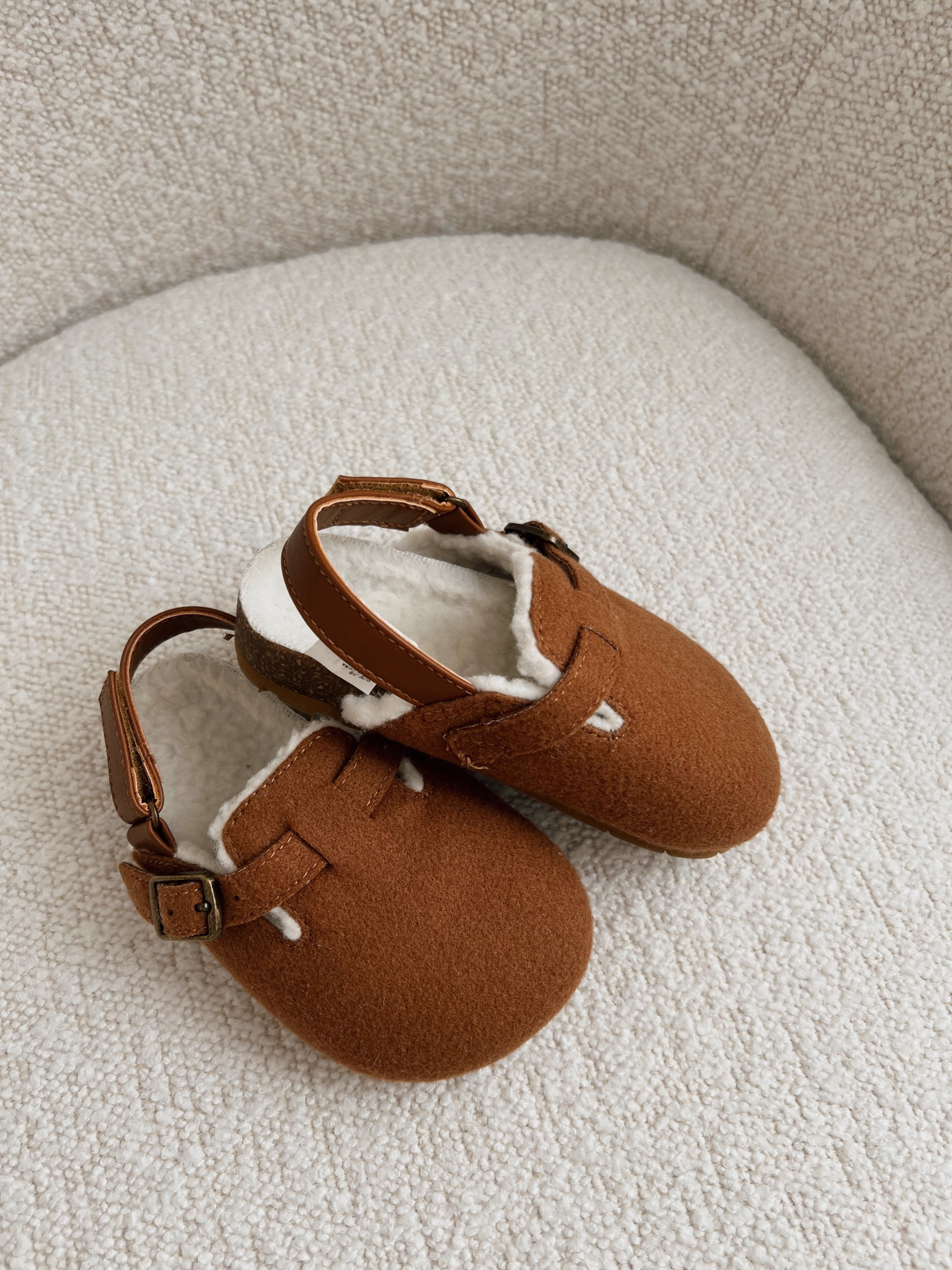 Toddler clogs 

#LTKkids #LTKfit