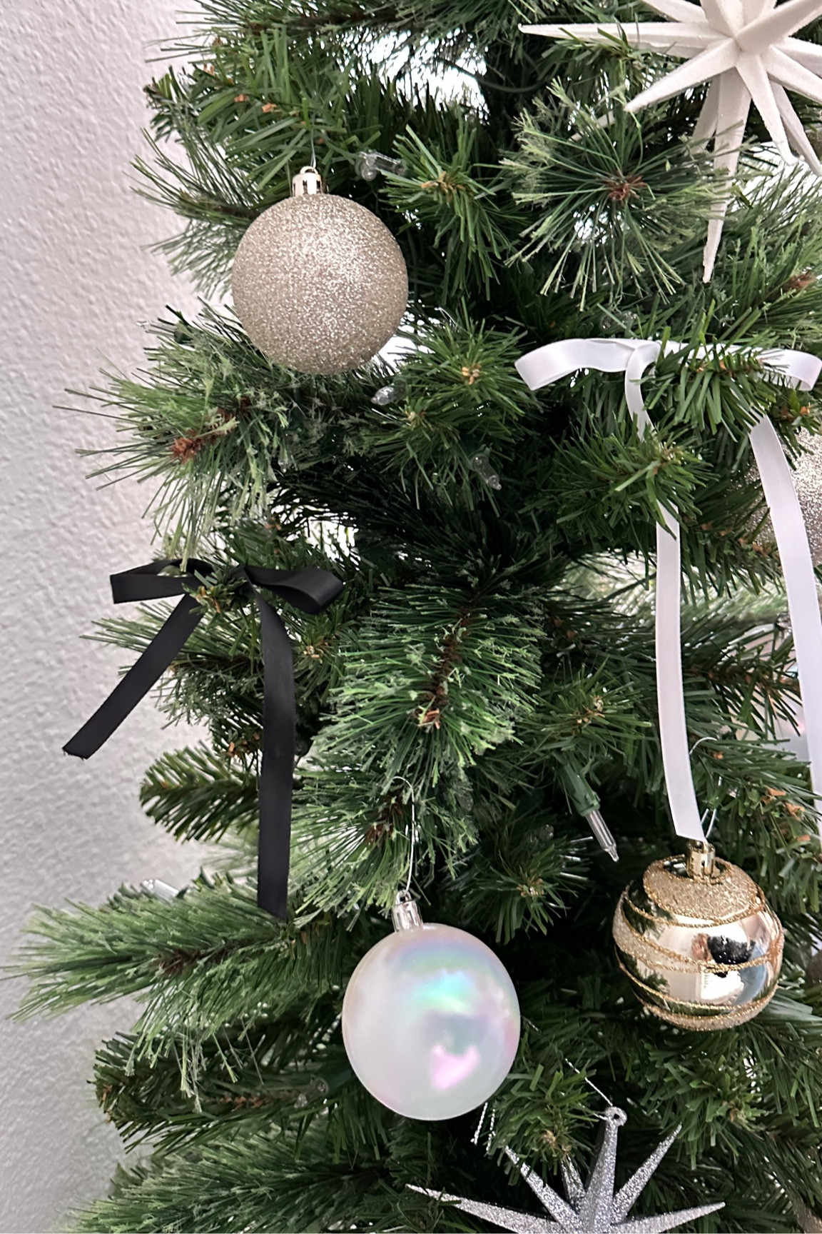 tree details 🎄🎀🤍

christmas tree | pre-lit tree | pencil tree | apartment christmas tree | christmas ornaments | neutral ornaments | holiday bows | girly christmas | neutral christmas | 

#LTKHoliday #LTKfindsunder50 #LTKhome