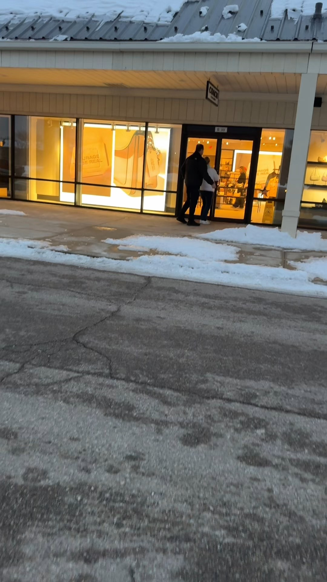 I think I’m giving with more of the retail styles from Coach. 

#LTKvlog #LTKstorytime