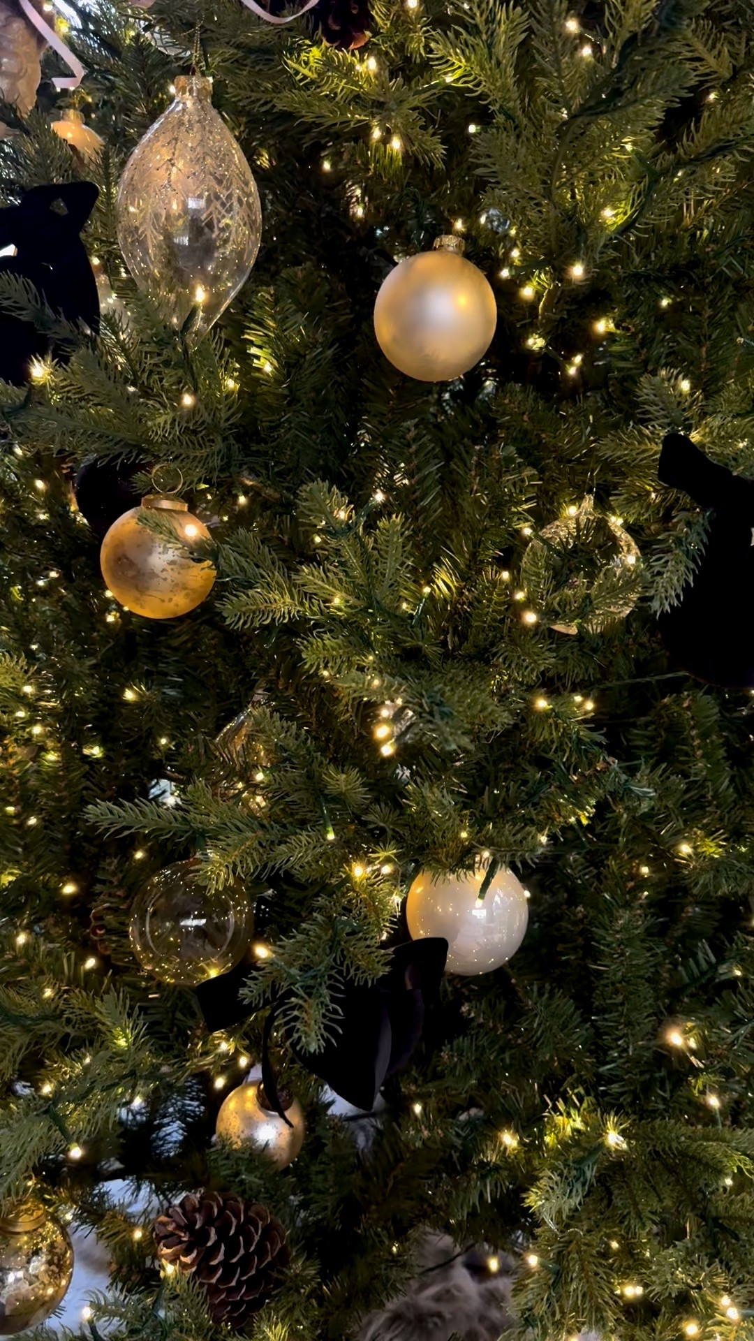 The sparkle, the champagne tones, & the twinkling lights are everything!! I can’t get enough! XxV 

#LTKHoliday #LTKHome #LTKGiftGuide